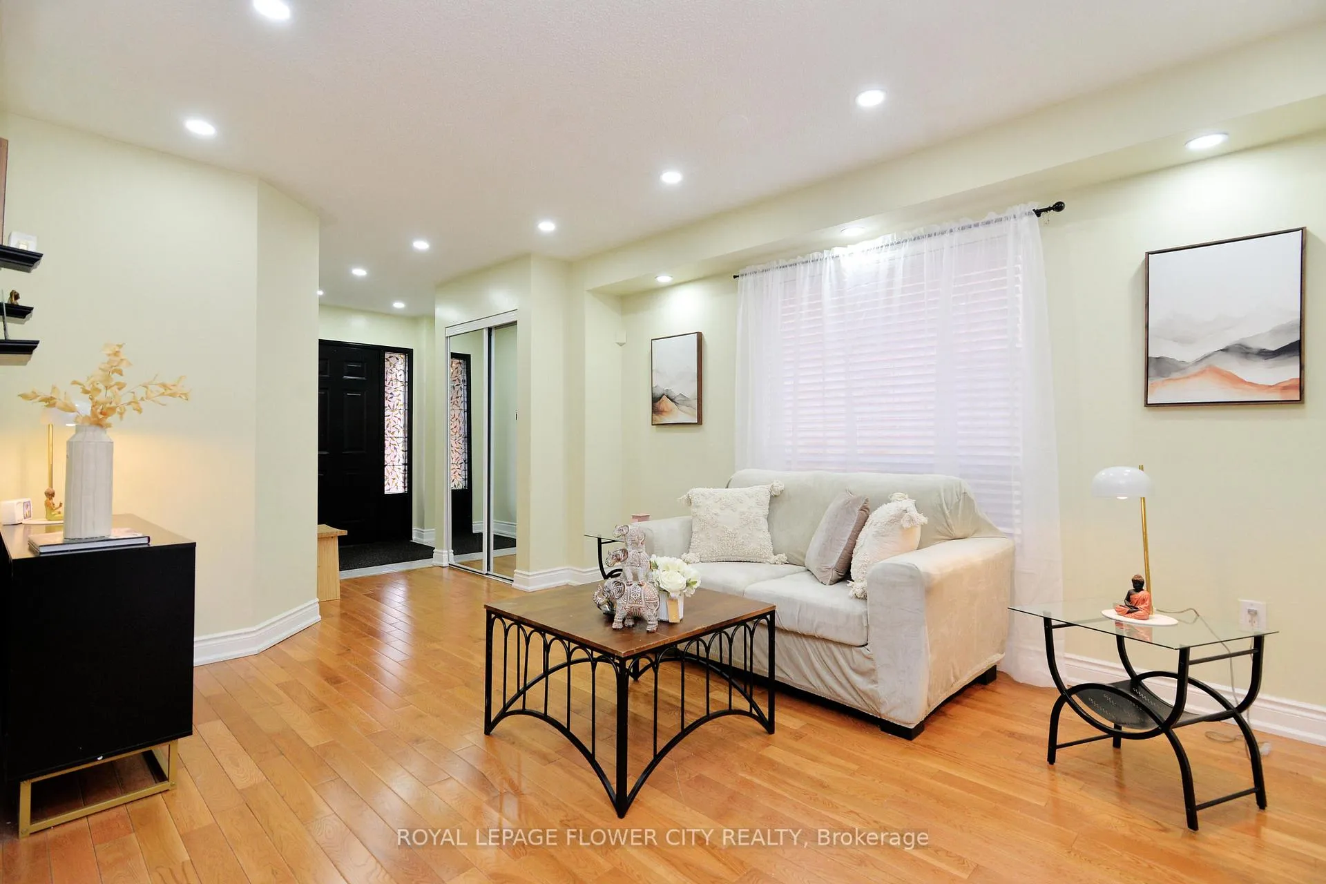 Photo 10 of 45 Roadmaster Lane, Brampton, Fletcher's Meadow — HOMEH