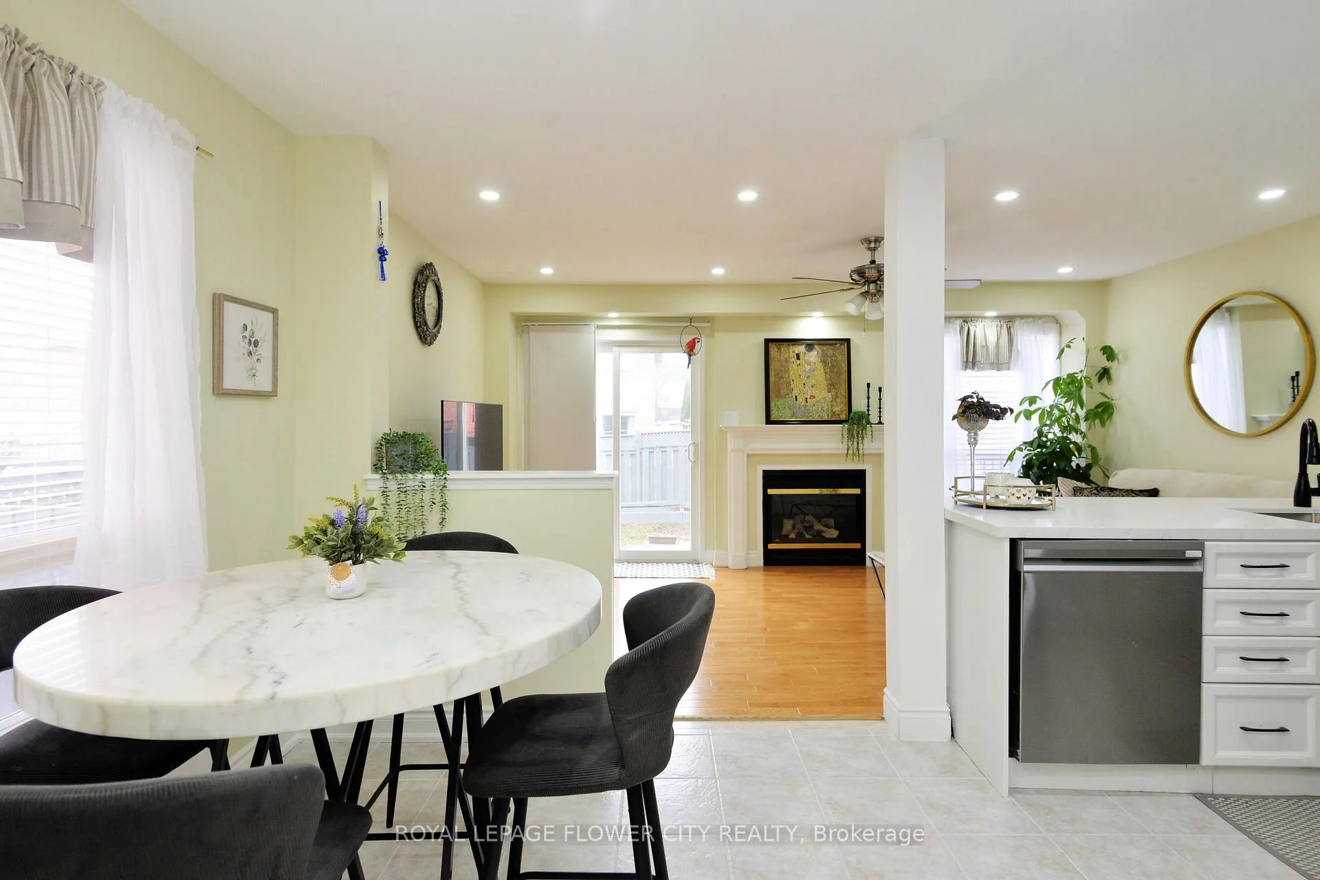Photo 13 of 45 Roadmaster Lane, Brampton, Fletcher's Meadow — HOMEH