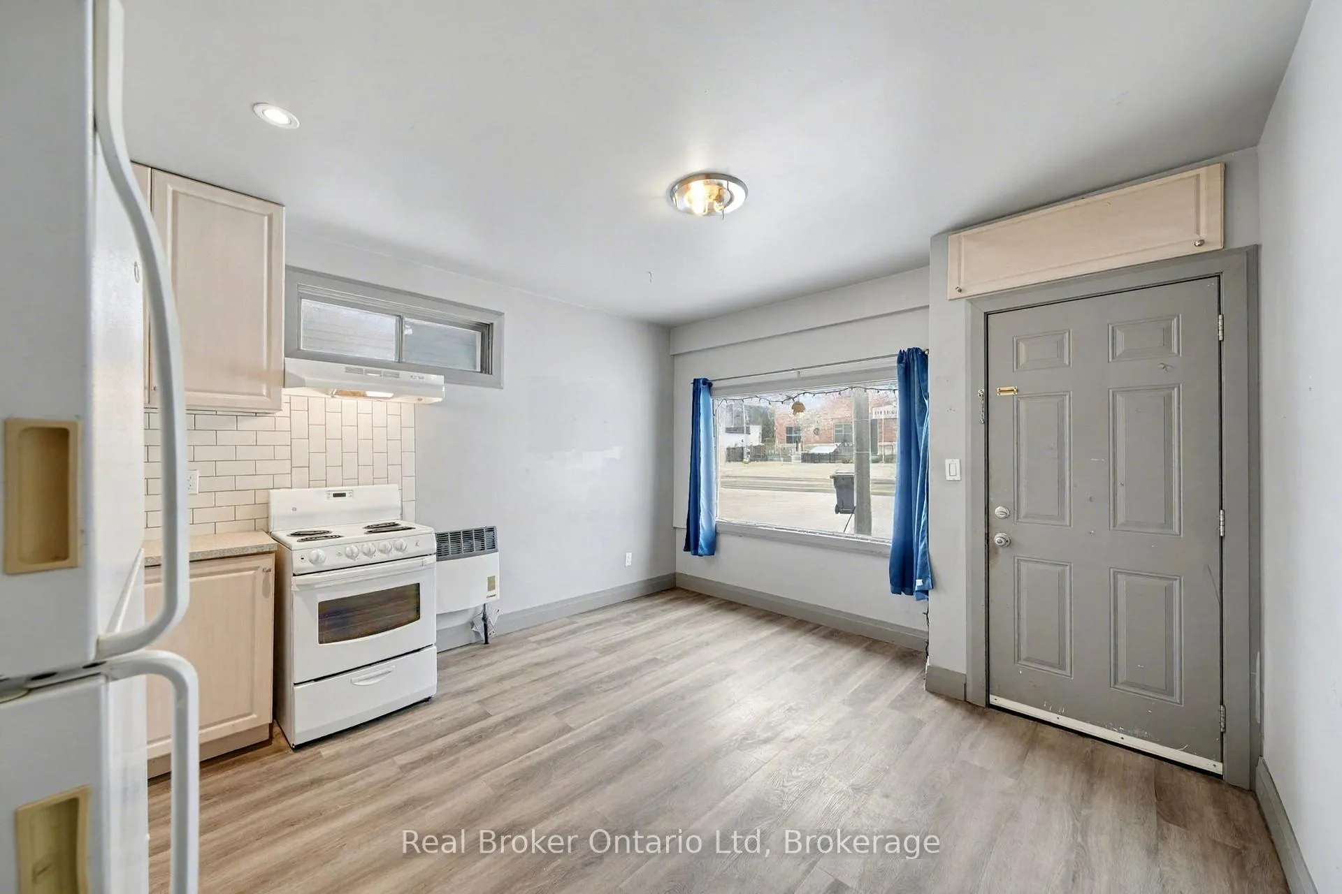 Photo 7 of Unit A, 7 Robert Street, Penetanguishene — HOMEH
