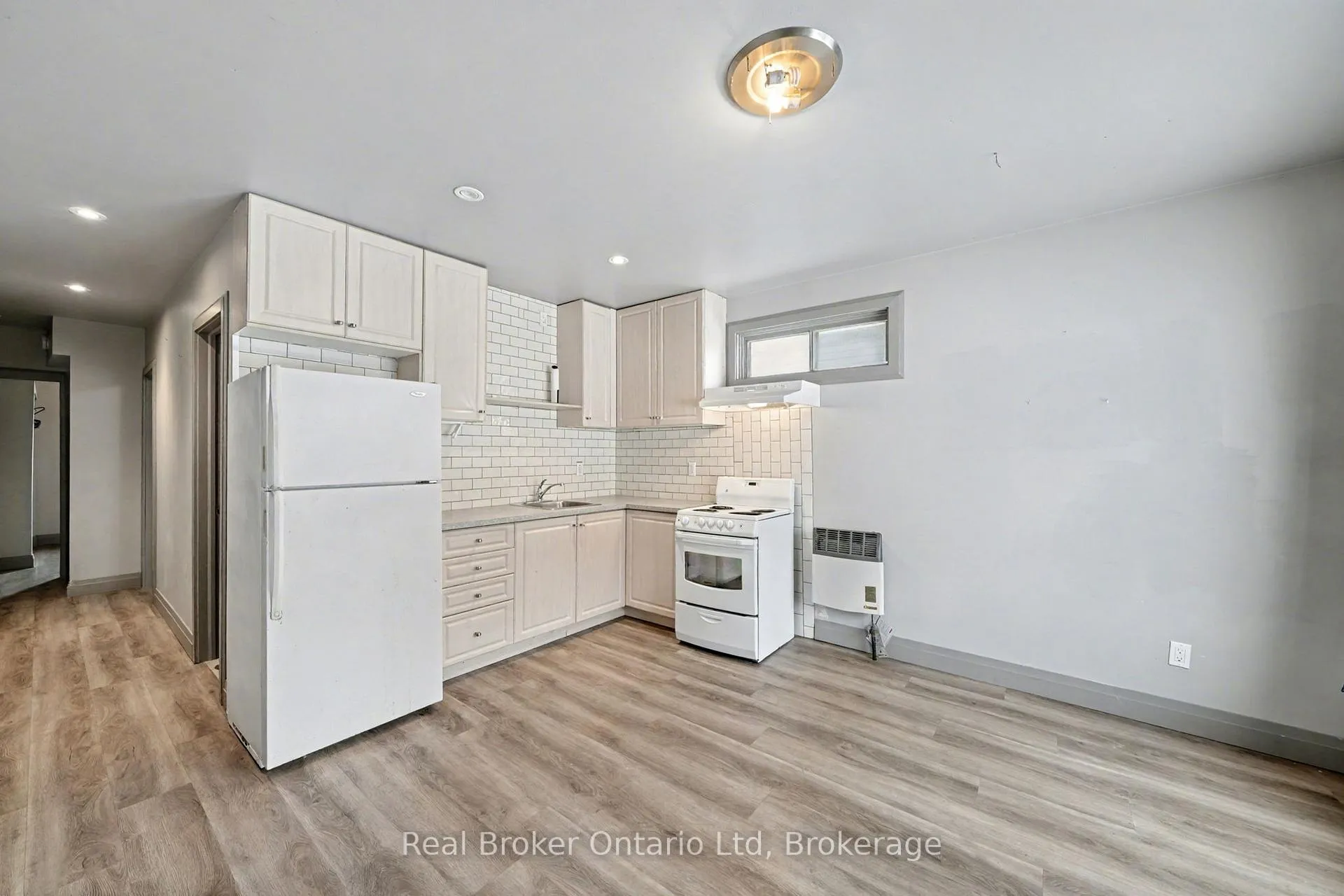 Photo 8 of Unit A, 7 Robert Street, Penetanguishene — HOMEH