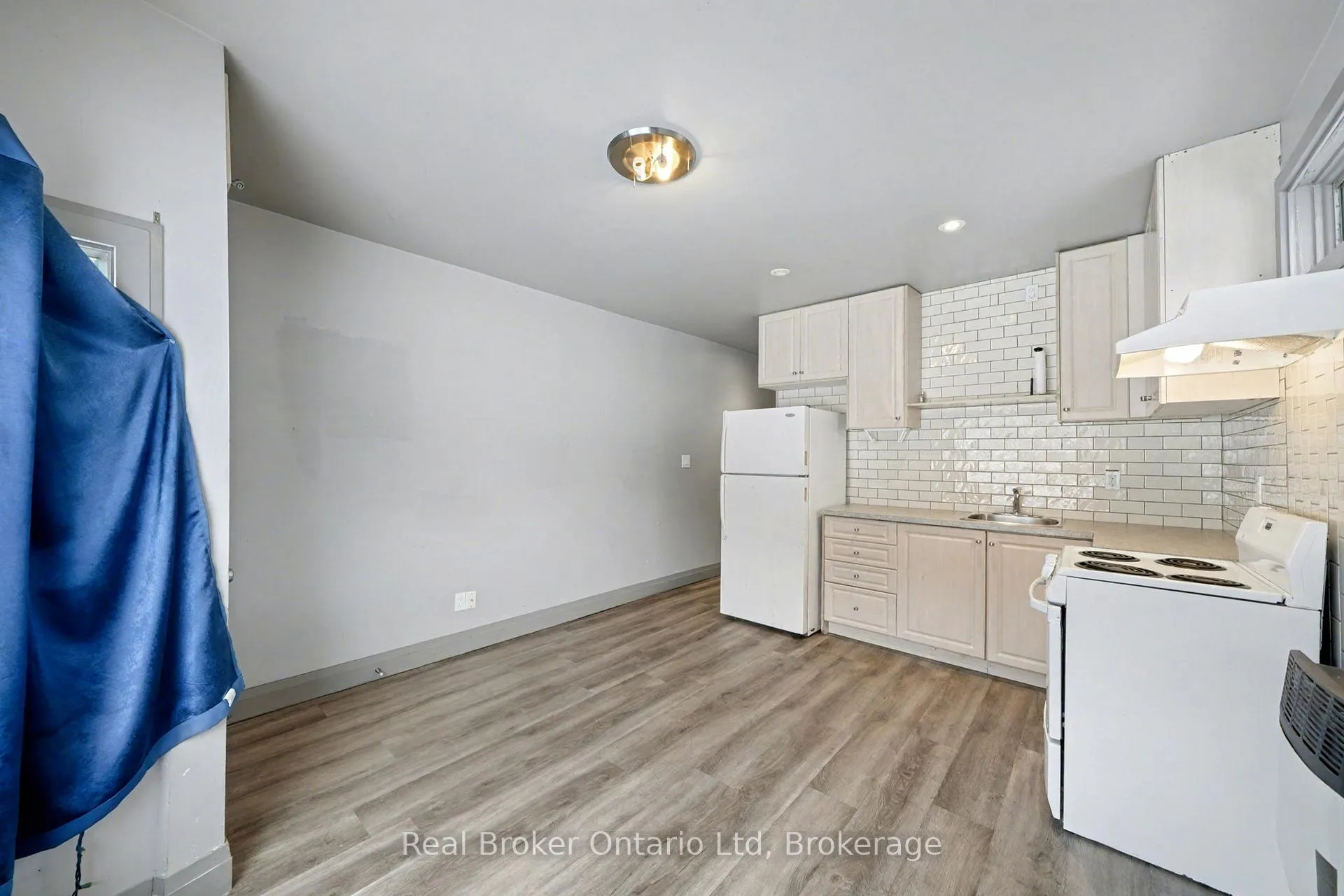 Photo 9 of Unit A, 7 Robert Street, Penetanguishene — HOMEH