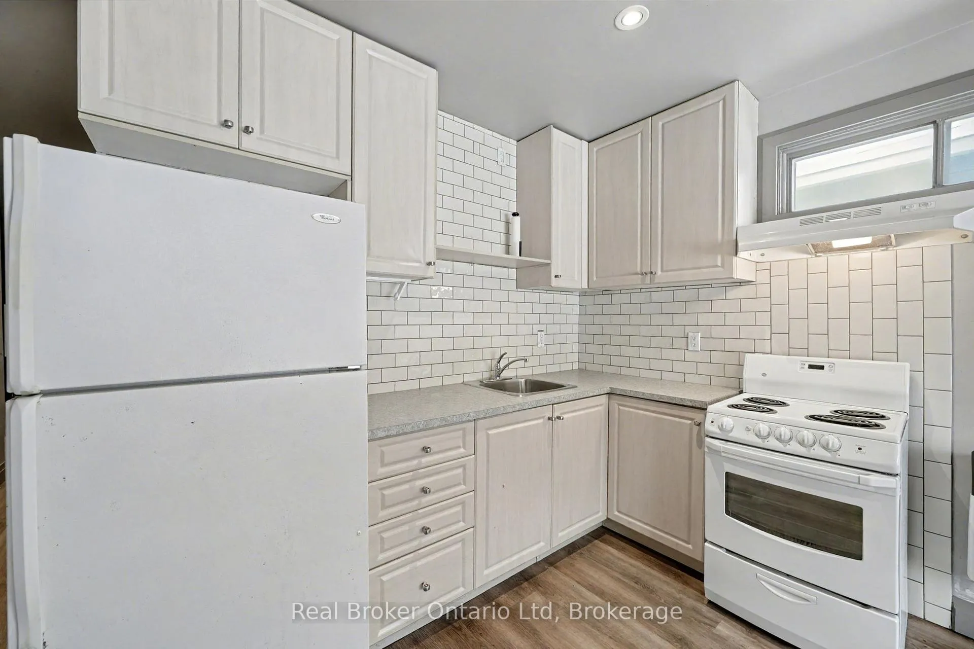 Photo 11 of Unit A, 7 Robert Street, Penetanguishene — HOMEH