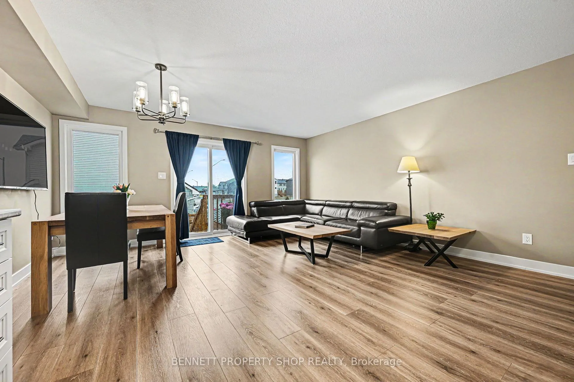 Photo 3 of 33 Staples Boulevard, Smiths Falls — HOMEH