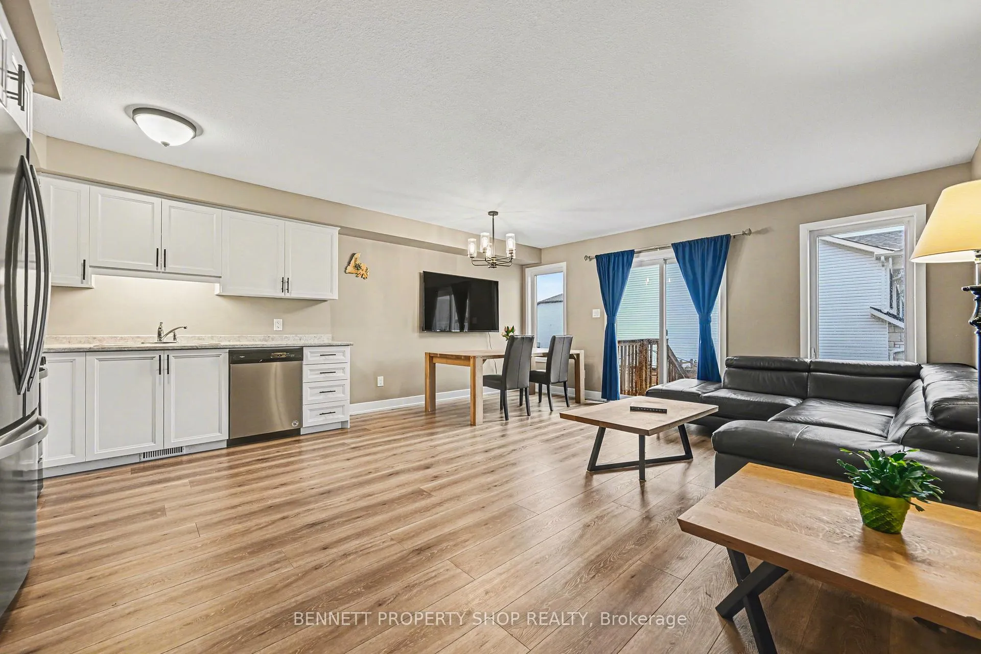 Photo 4 of 33 Staples Boulevard, Smiths Falls — HOMEH