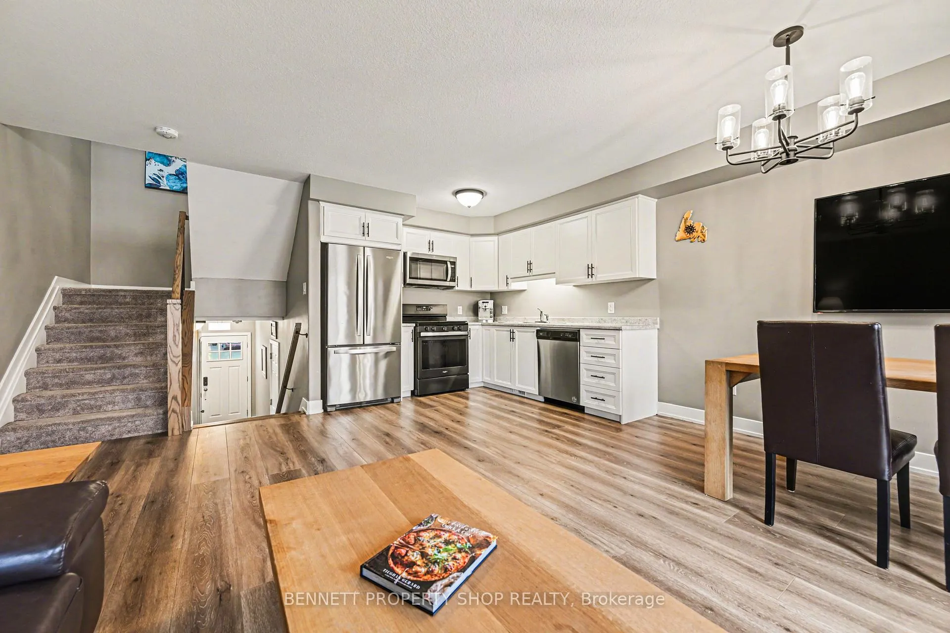 Photo 6 of 33 Staples Boulevard, Smiths Falls — HOMEH