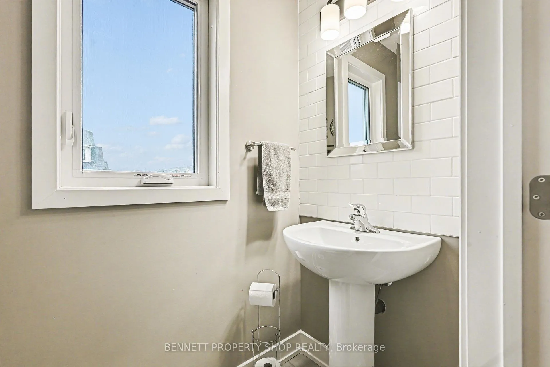 Photo 8 of 33 Staples Boulevard, Smiths Falls — HOMEH