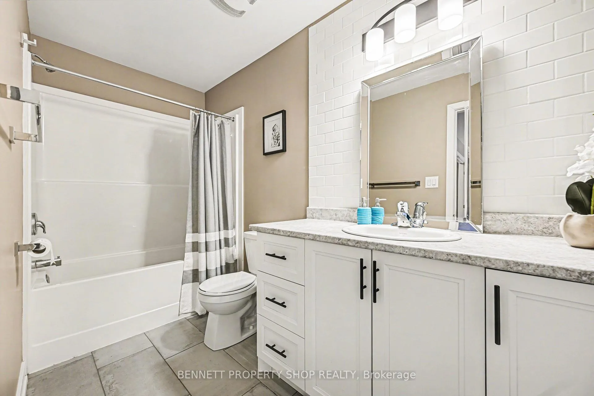 Photo 11 of 33 Staples Boulevard, Smiths Falls — HOMEH