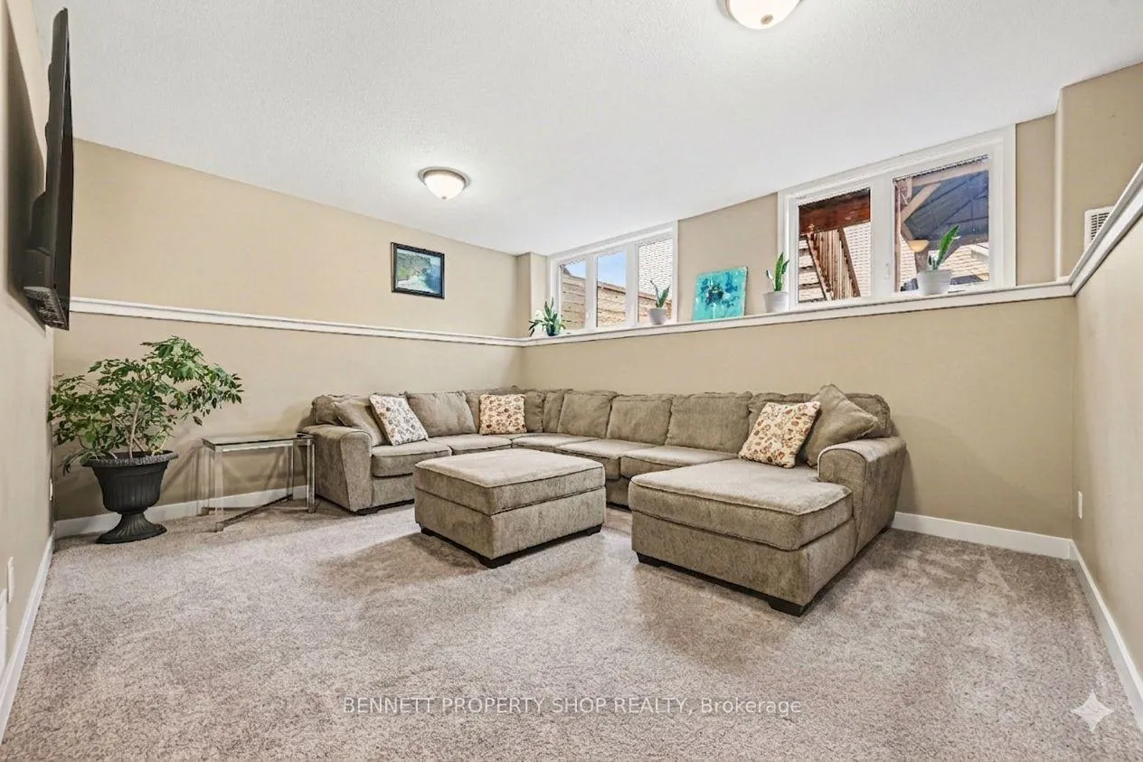 Photo 17 of 33 Staples Boulevard, Smiths Falls — HOMEH