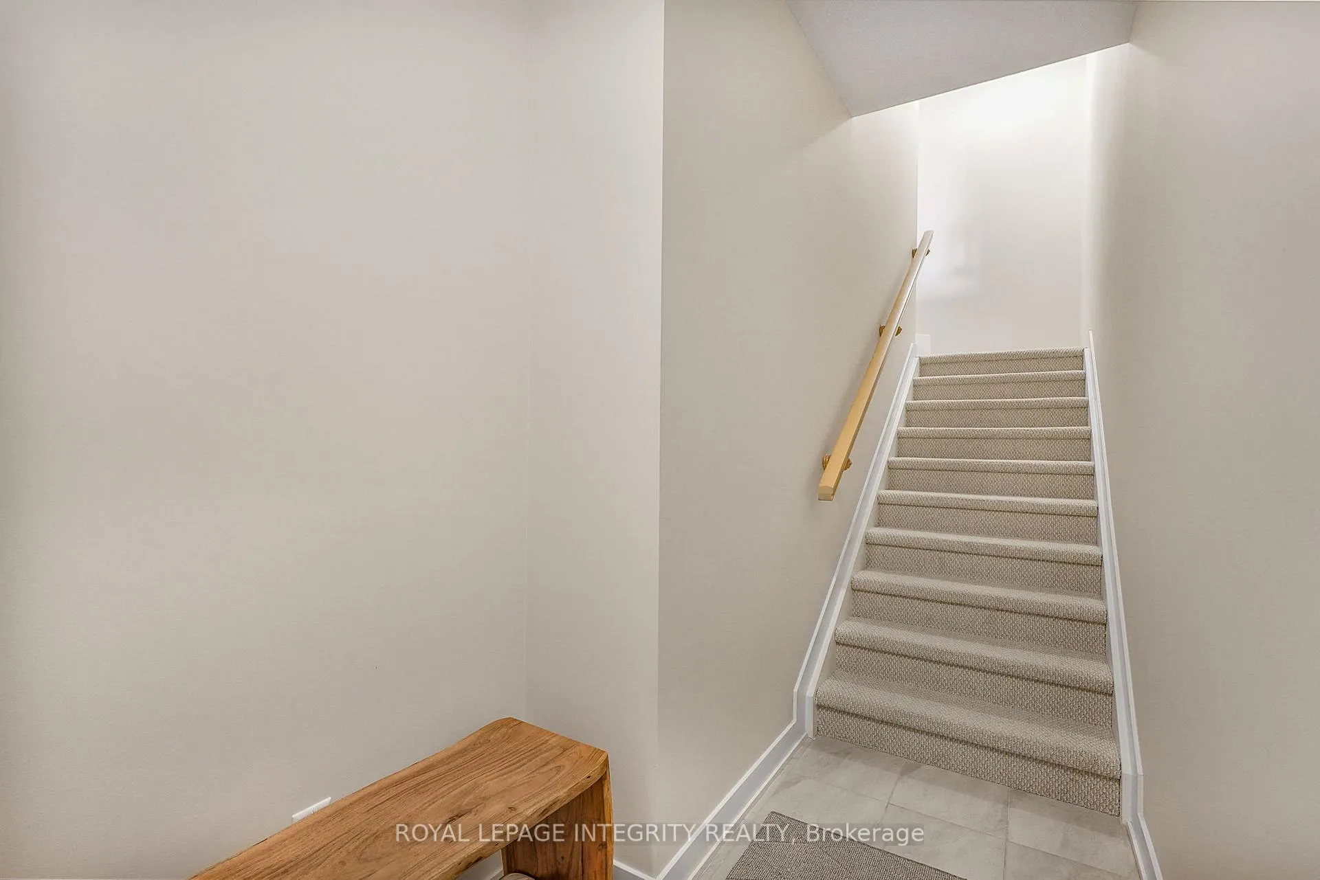 Photo 5 of 626 Mishi Private, Ottawa, CFB Rockcliffe and Area — HOMEH