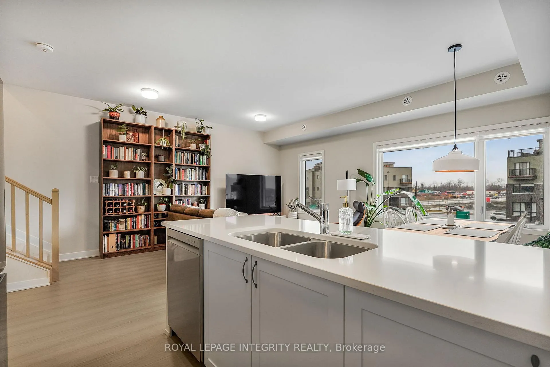 Photo 9 of 626 Mishi Private, Ottawa, CFB Rockcliffe and Area — HOMEH