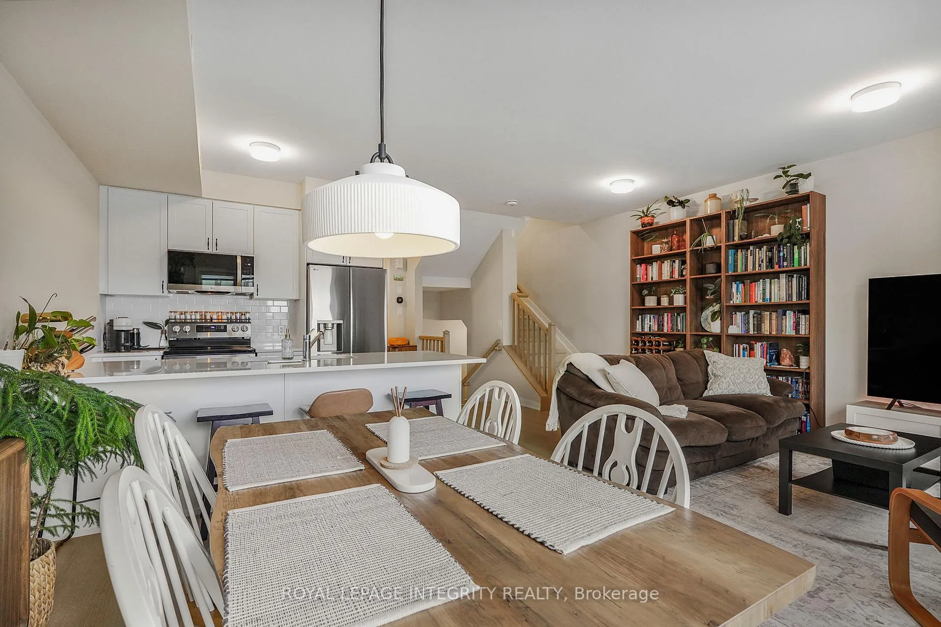 Photo 12 of 626 Mishi Private, Ottawa, CFB Rockcliffe and Area — HOMEH