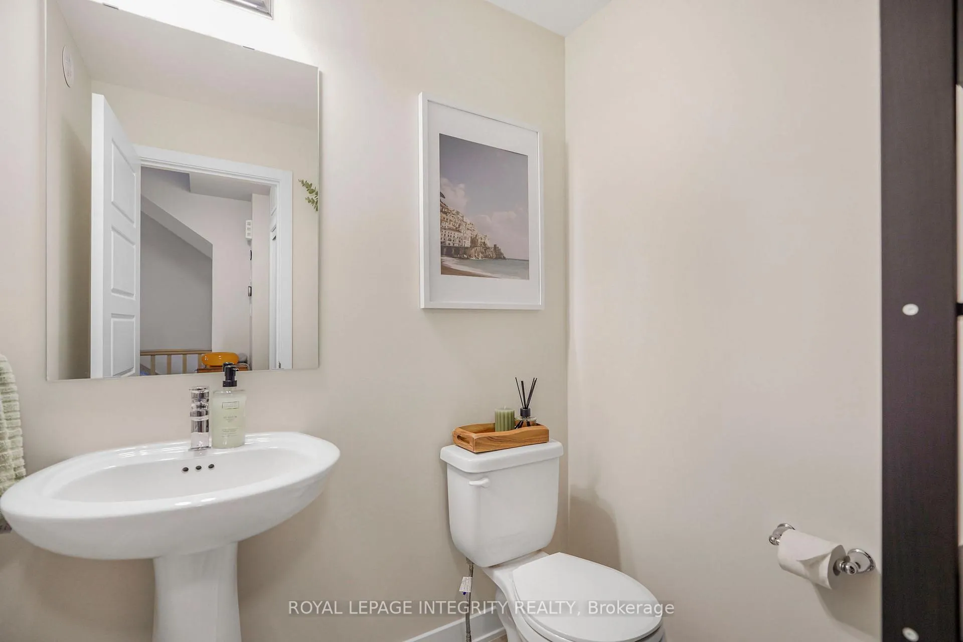 Photo 18 of 626 Mishi Private, Ottawa, CFB Rockcliffe and Area — HOMEH