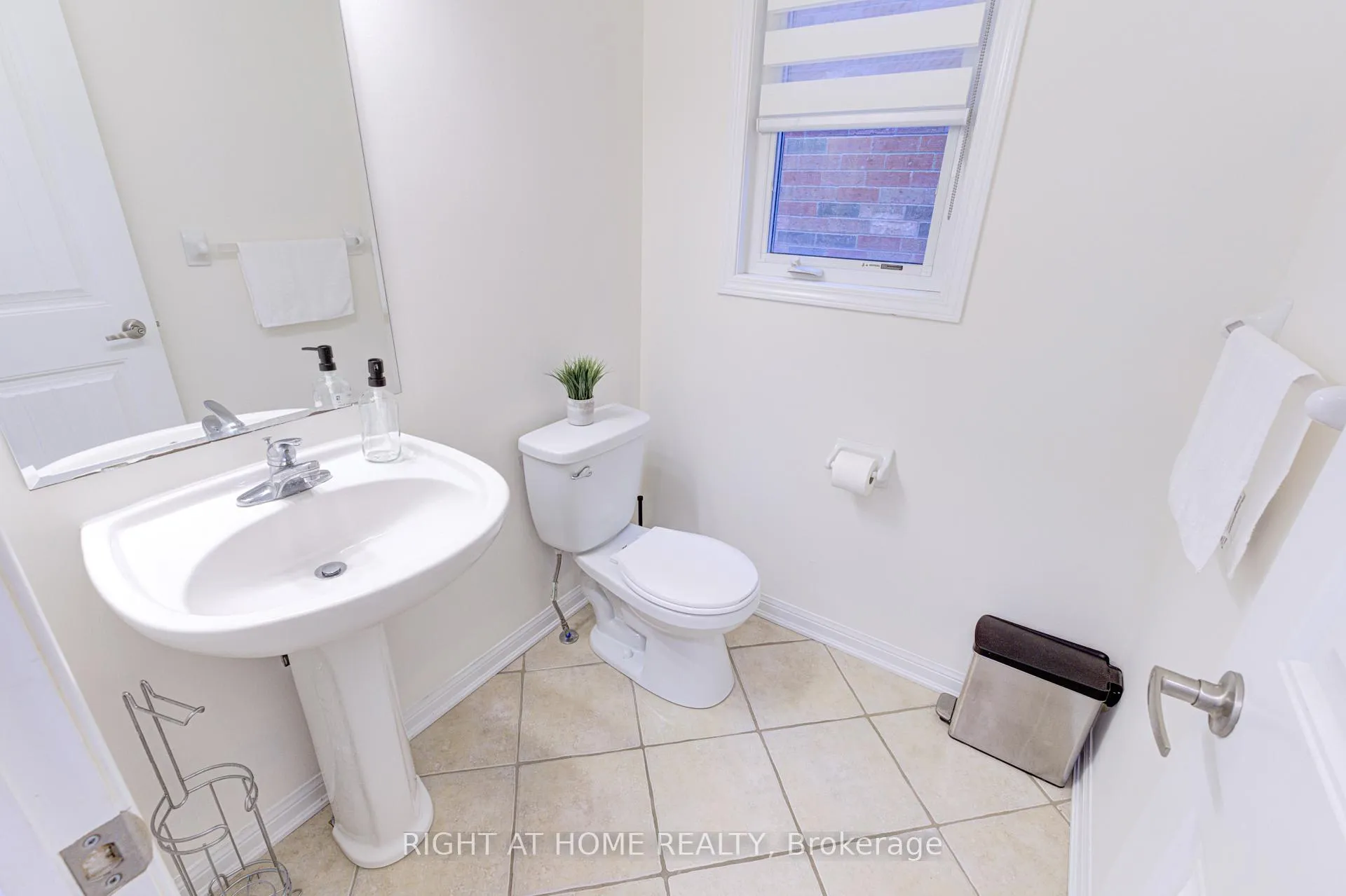 Photo 10 of 796 Rayner Court, Milton, Harrison — HOMEH