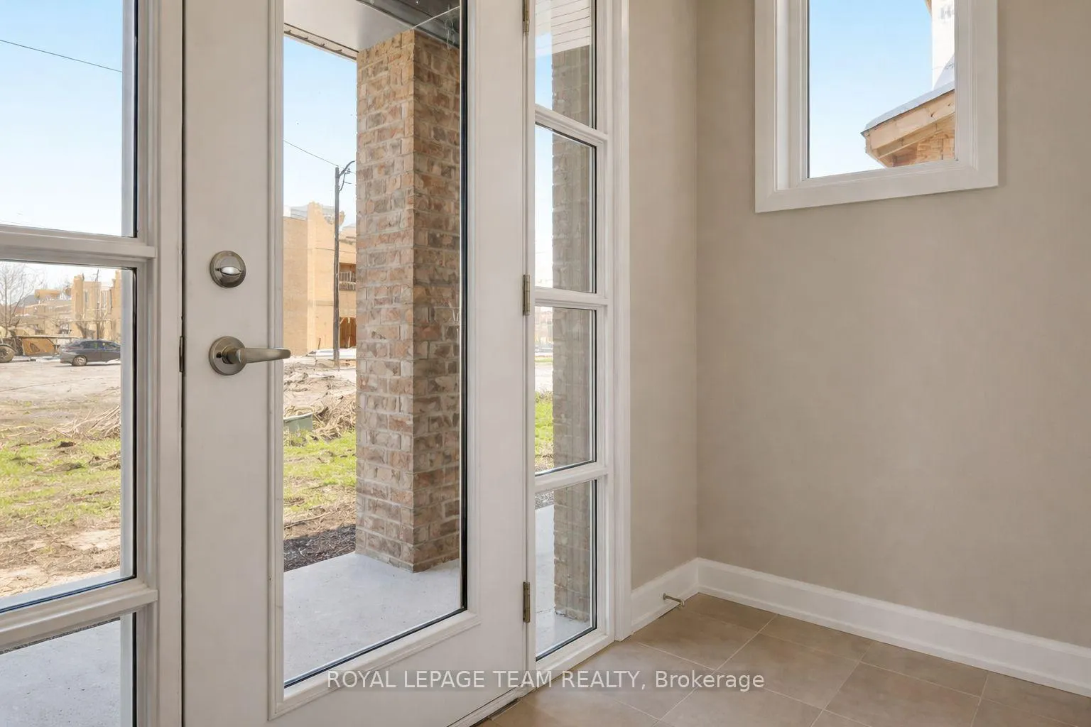Photo 4 of 83 Aura Avenue, Ottawa, Barrhaven - Heritage Park — HOMEH