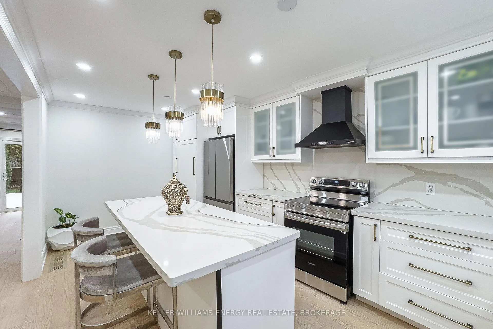 Photo 4 of 358 Carnaby Court, Oshawa, Centennial — HOMEH