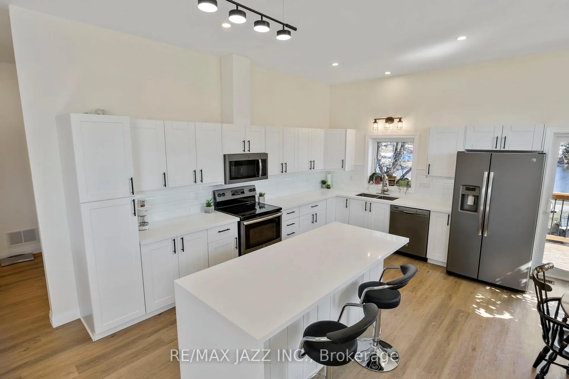 Photo 21 of 283 Platten Boulevard, Scugog, Rural Scugog — HOMEH