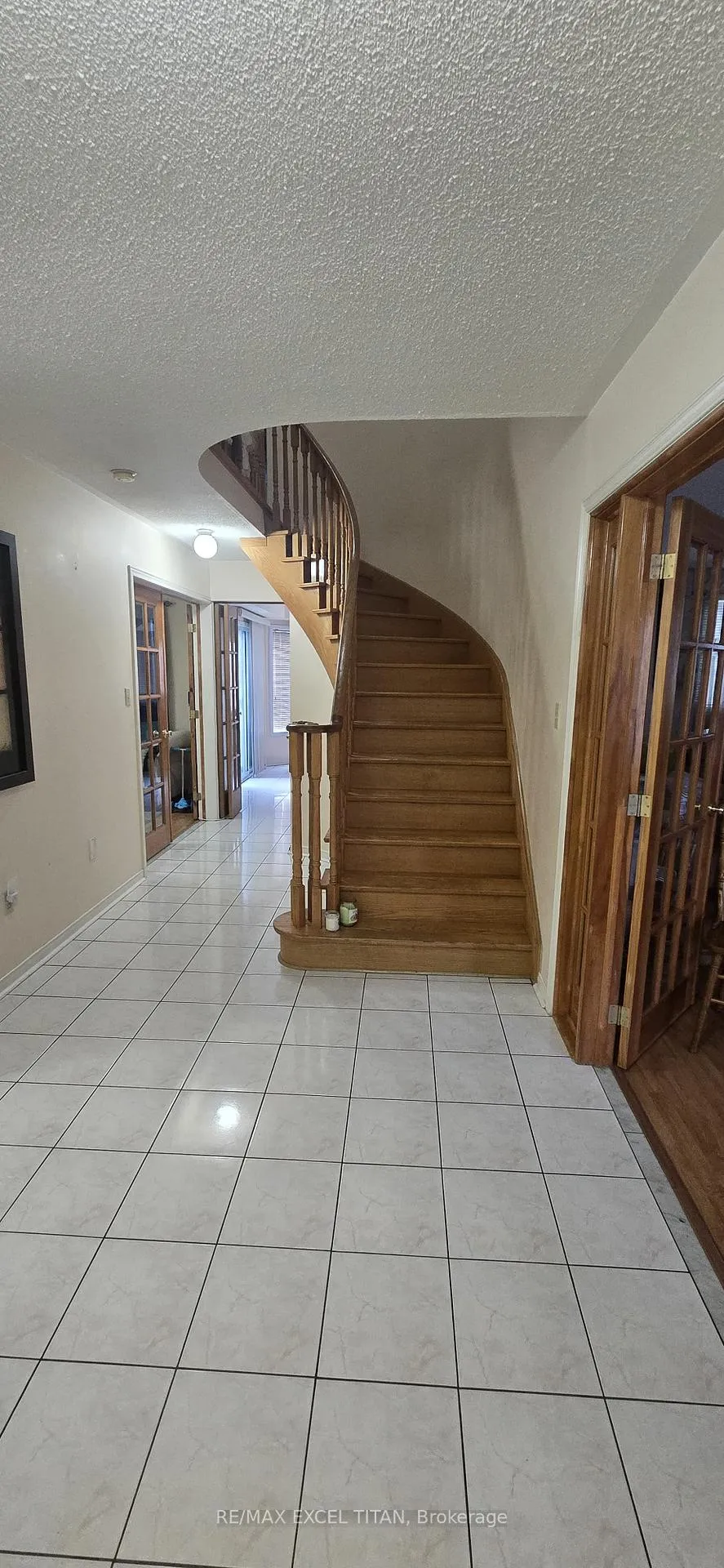Photo 4 of 43 Arborview Crescent, Etobicoke, West Humber-Clairville — HOMEH