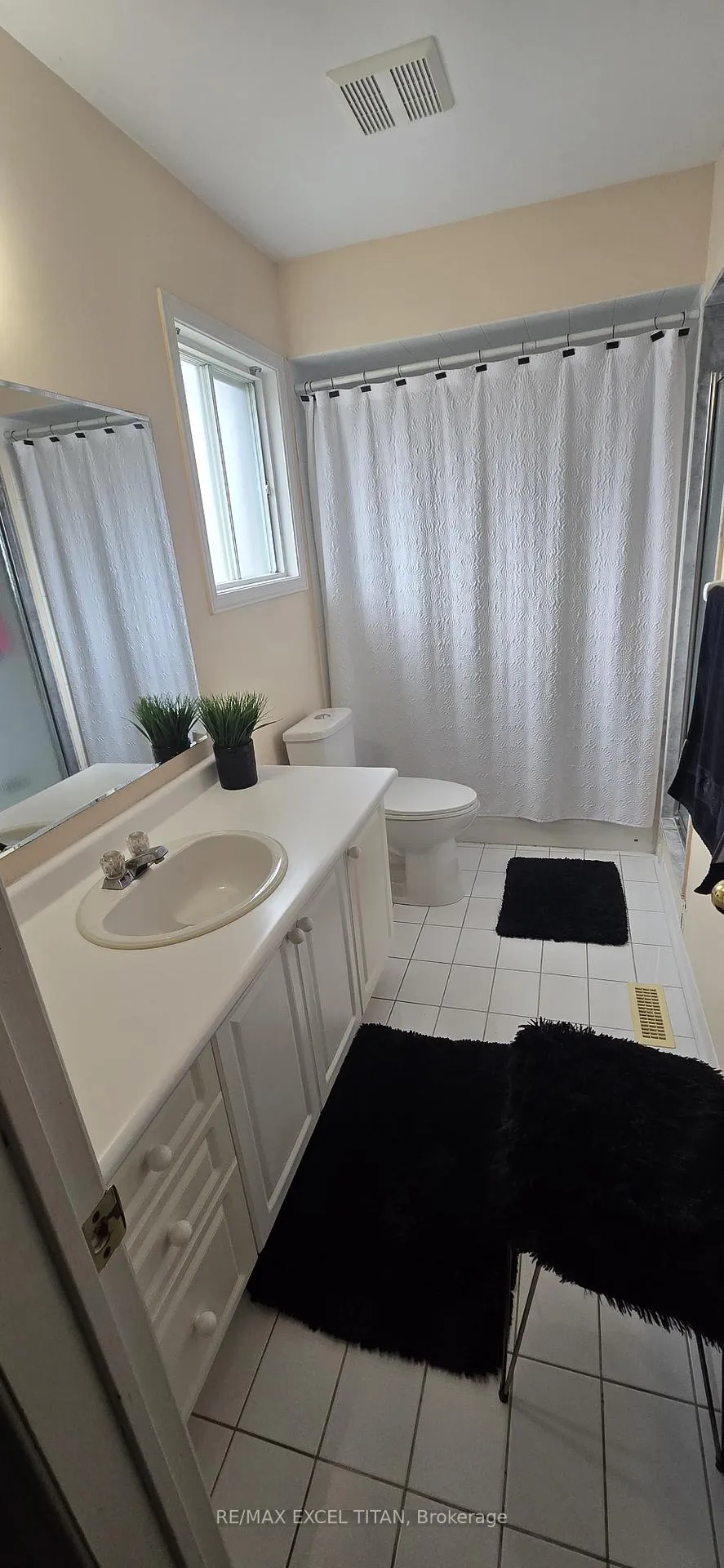 Photo 10 of 43 Arborview Crescent, Etobicoke, West Humber-Clairville — HOMEH