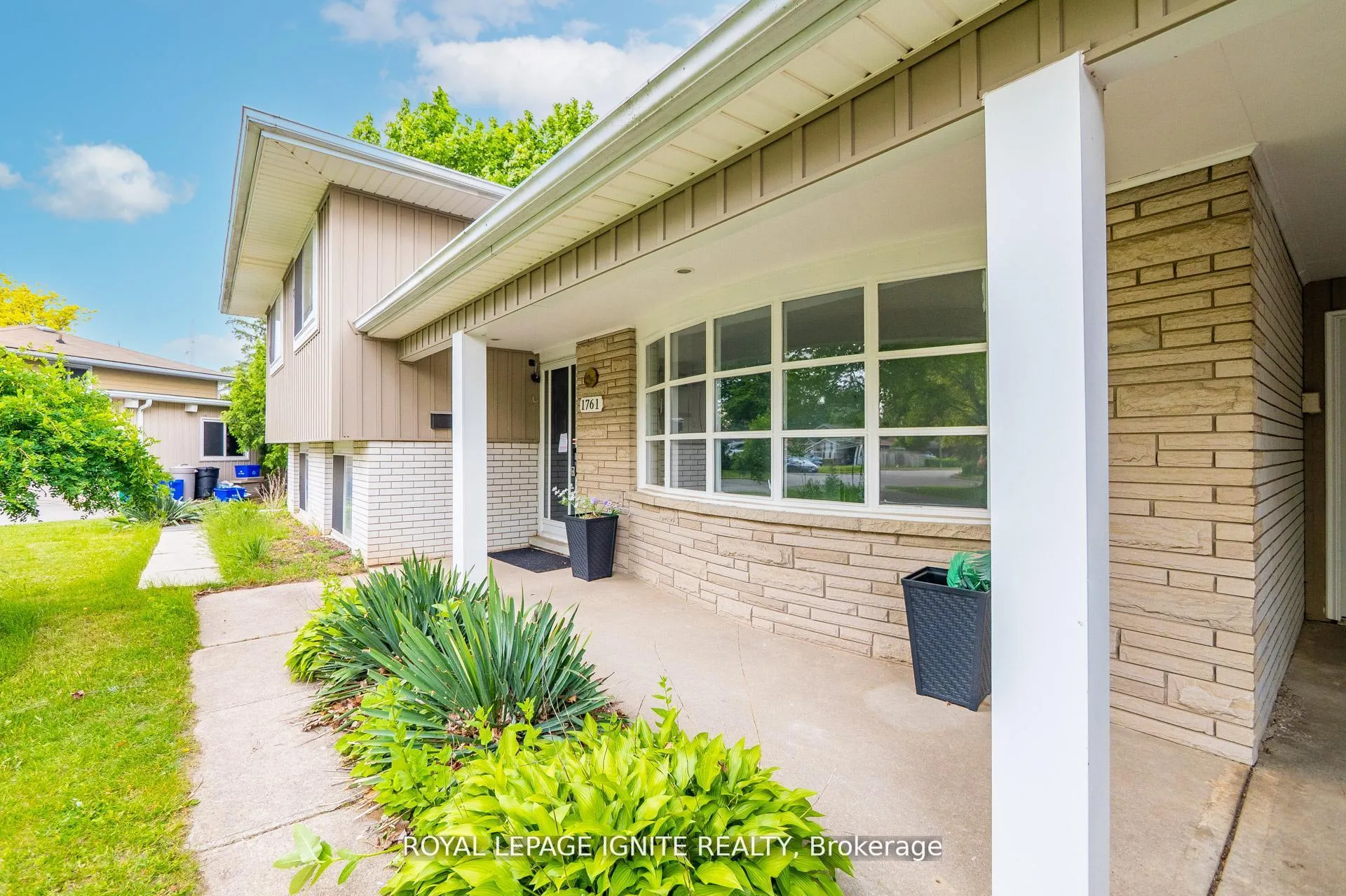 Photo 2 of 1761 Daleview Crescent, Cambridge, Galt City Centre — HOMEH