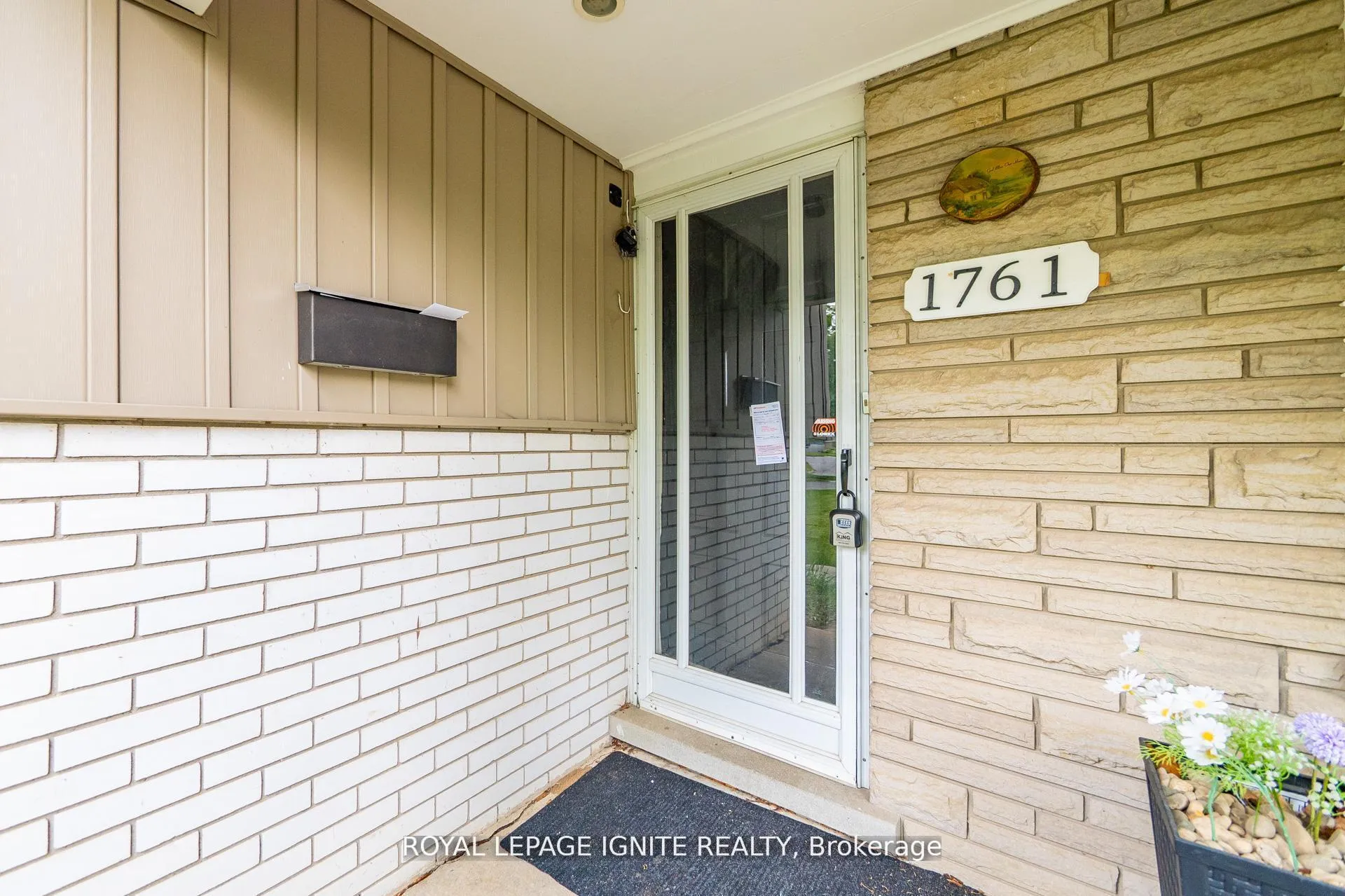 Photo 4 of 1761 Daleview Crescent, Cambridge, Galt City Centre — HOMEH