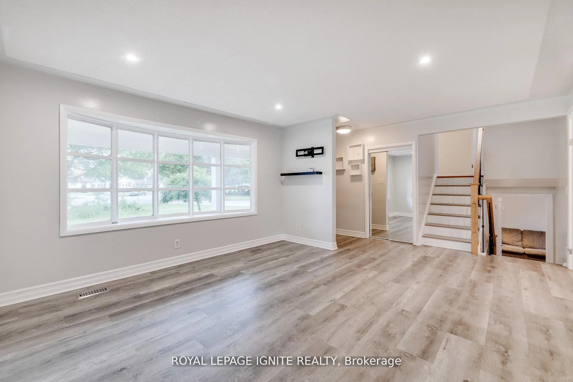 Photo 8 of 1761 Daleview Crescent, Cambridge, Galt City Centre — HOMEH