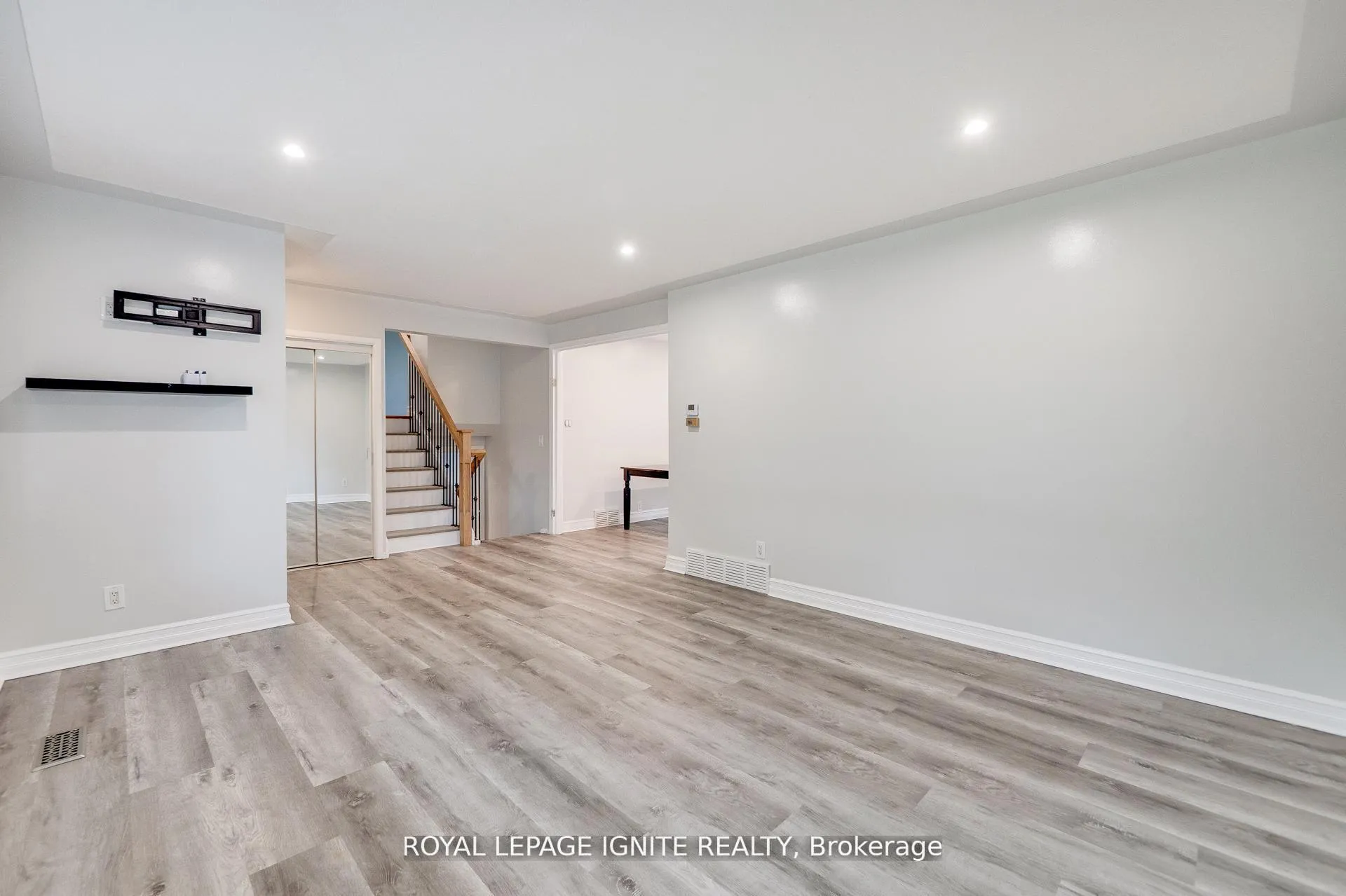 Photo 9 of 1761 Daleview Crescent, Cambridge, Galt City Centre — HOMEH
