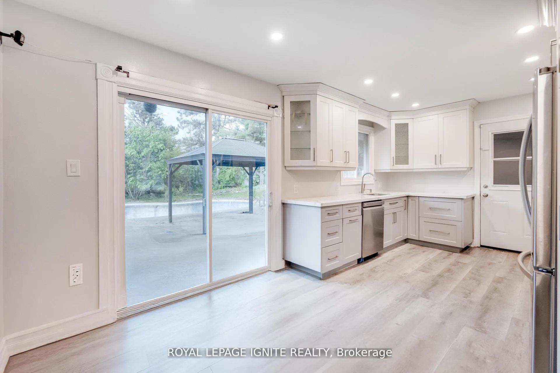 Photo 10 of 1761 Daleview Crescent, Cambridge, Galt City Centre — HOMEH