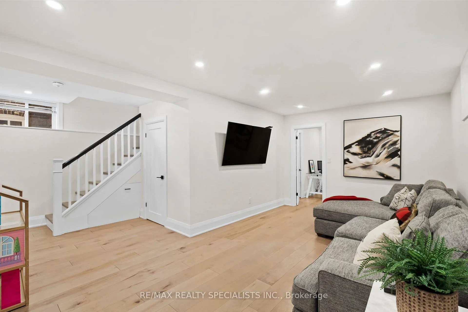 Photo 34 of 20 George Street, Etobicoke, Mimico — HOMEH