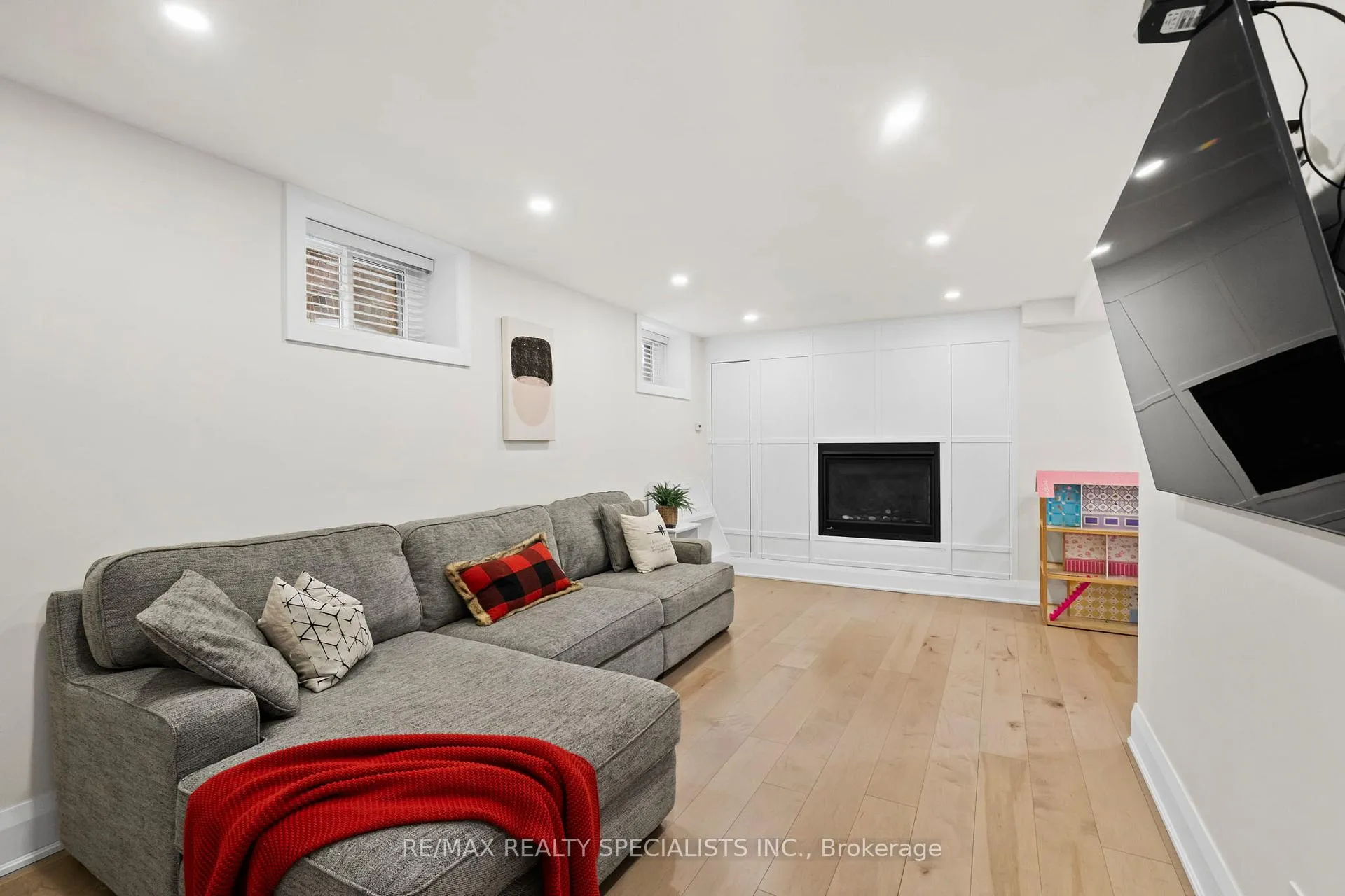 Photo 35 of 20 George Street, Etobicoke, Mimico — HOMEH
