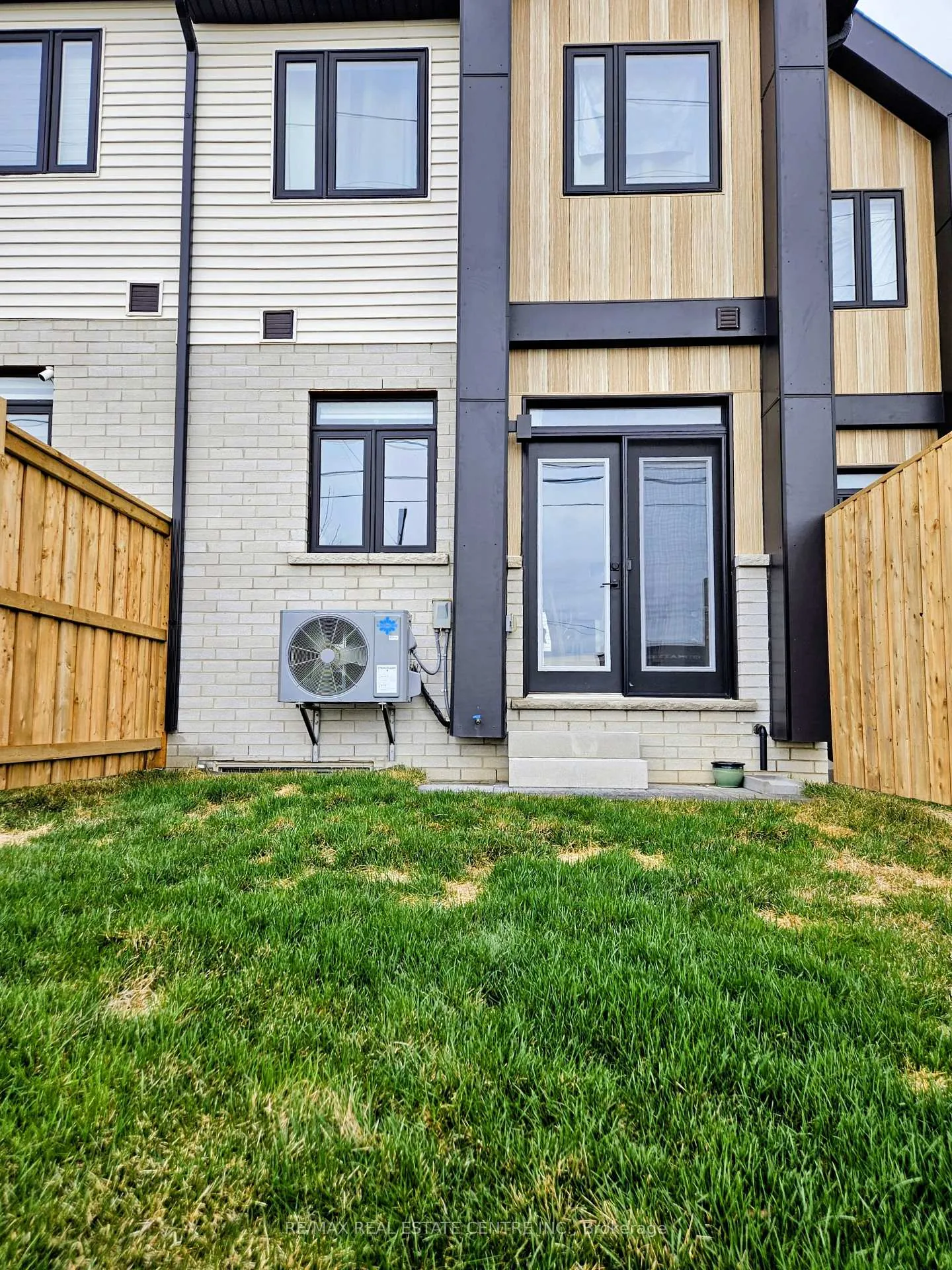 Photo 20 of Unit 31, 55 Tom Brown Drive, Brant, Paris — HOMEH