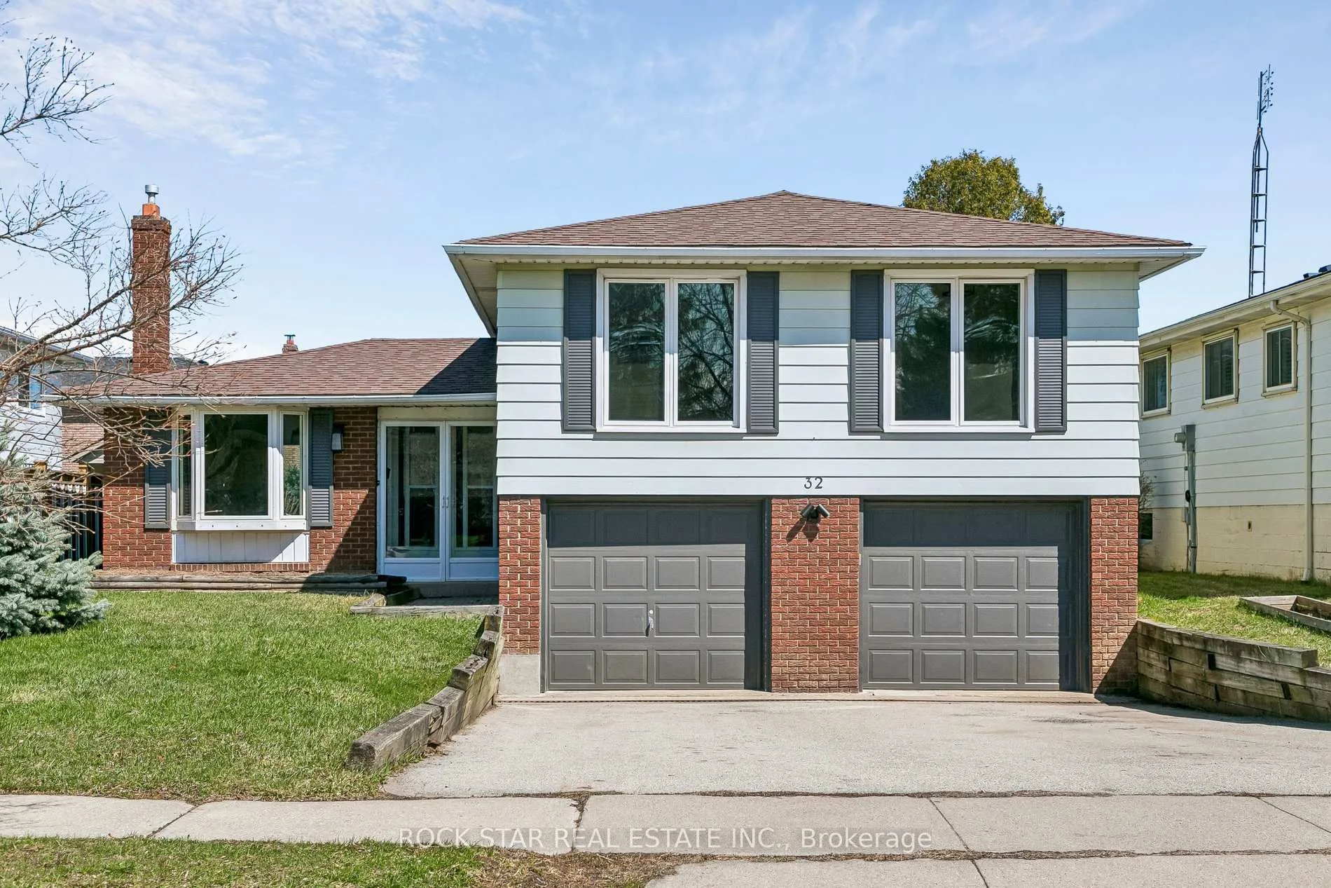 Photo 1 of 32 Lynwood Drive, Hamilton, Stoney Creek — HOMEH