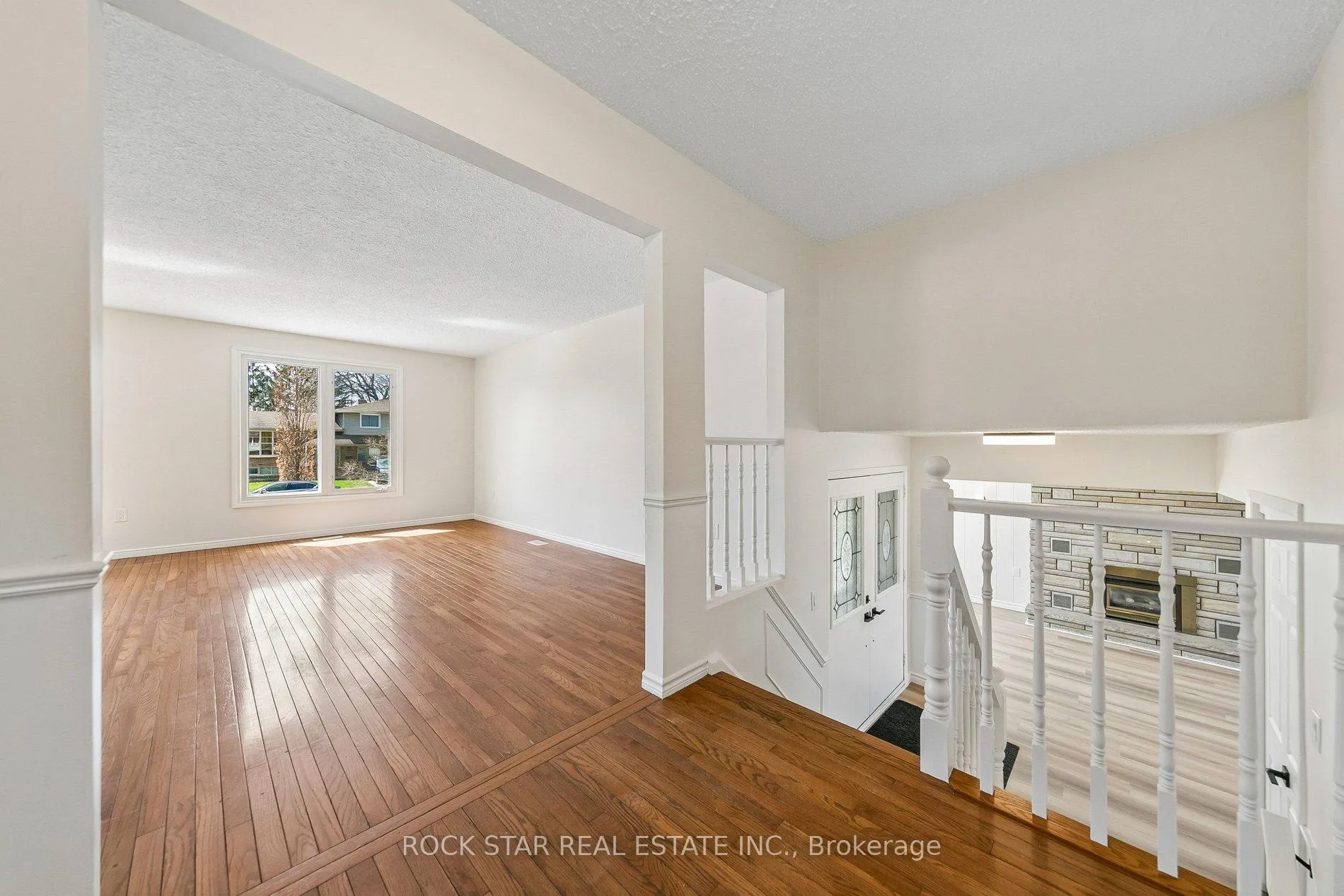 Photo 8 of 32 Lynwood Drive, Hamilton, Stoney Creek — HOMEH