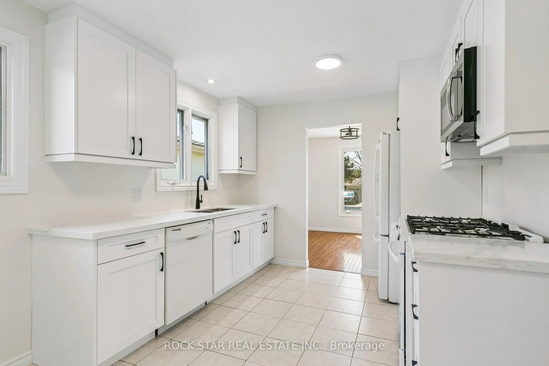 Photo 16 of 32 Lynwood Drive, Hamilton, Stoney Creek — HOMEH
