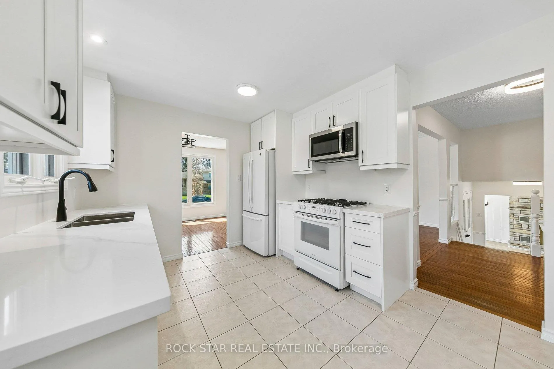 Photo 17 of 32 Lynwood Drive, Hamilton, Stoney Creek — HOMEH