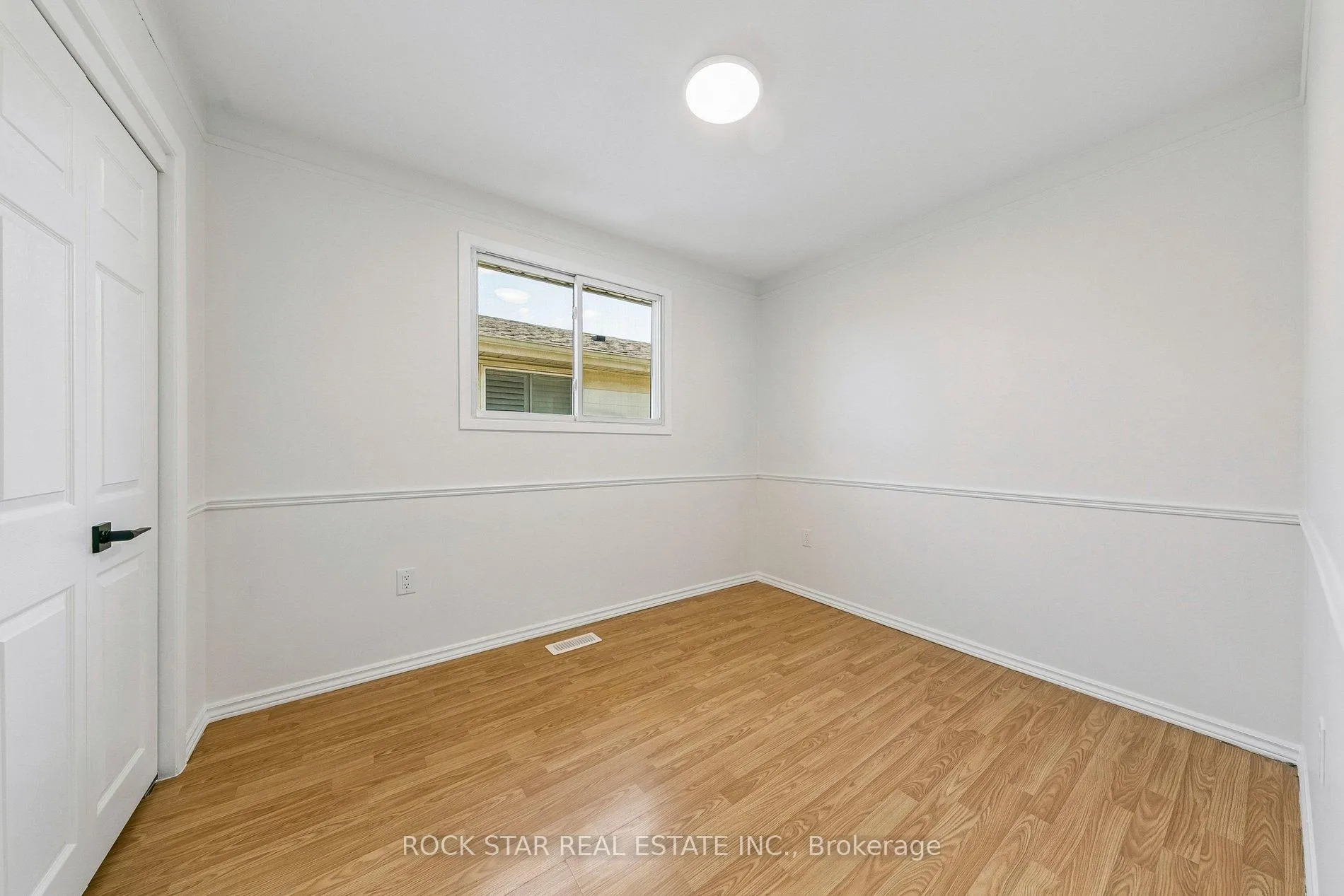 Photo 18 of 32 Lynwood Drive, Hamilton, Stoney Creek — HOMEH