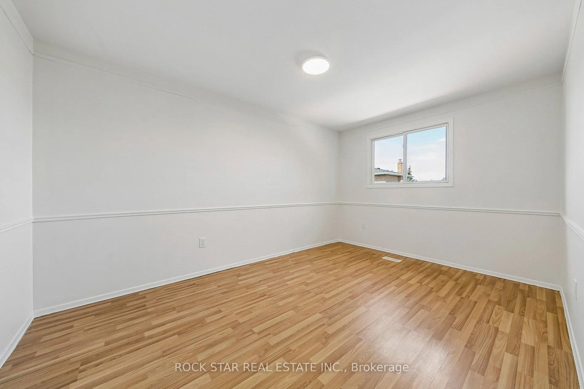 Photo 20 of 32 Lynwood Drive, Hamilton, Stoney Creek — HOMEH