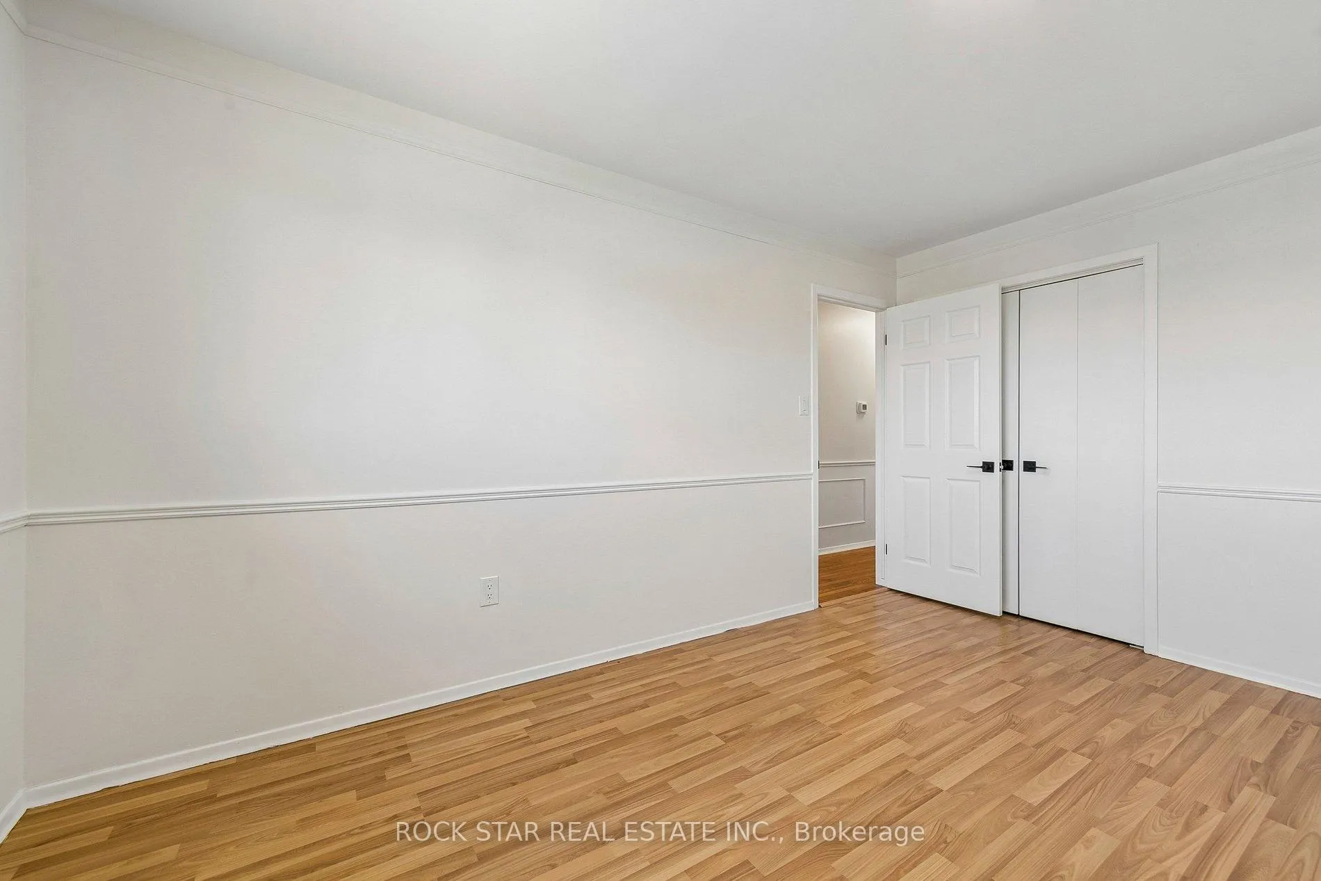 Photo 21 of 32 Lynwood Drive, Hamilton, Stoney Creek — HOMEH