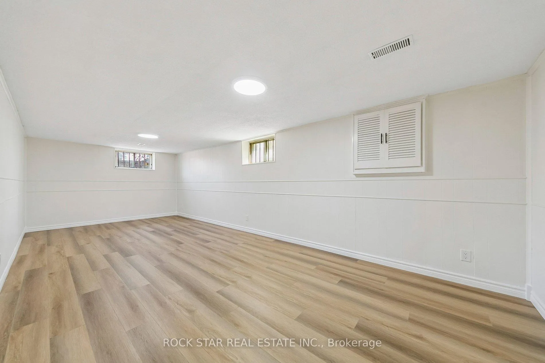 Photo 24 of 32 Lynwood Drive, Hamilton, Stoney Creek — HOMEH