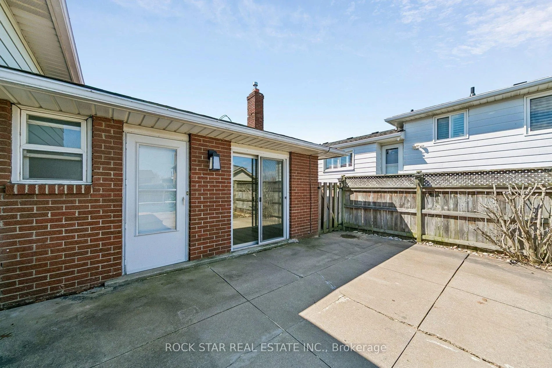 Photo 25 of 32 Lynwood Drive, Hamilton, Stoney Creek — HOMEH