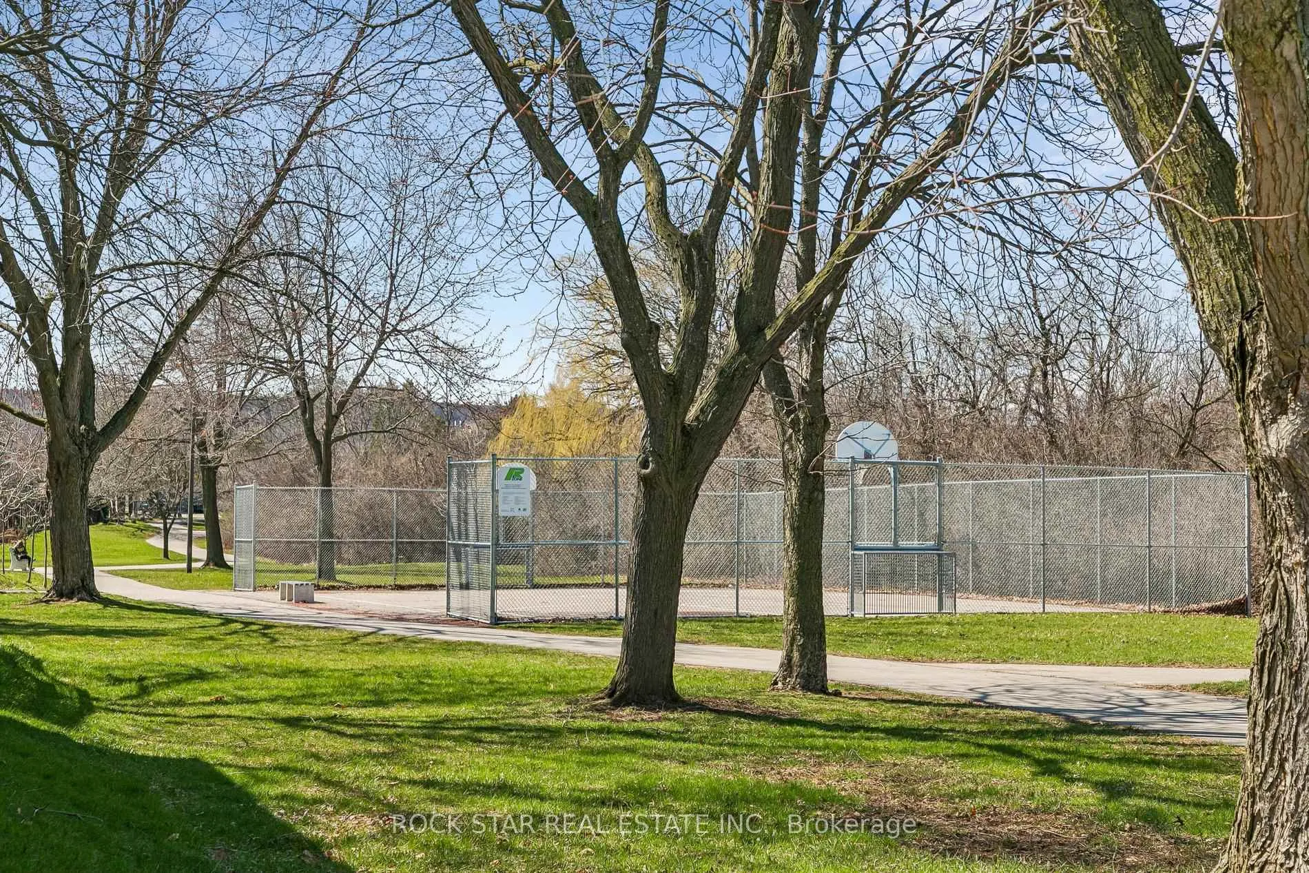 Photo 29 of 32 Lynwood Drive, Hamilton, Stoney Creek — HOMEH