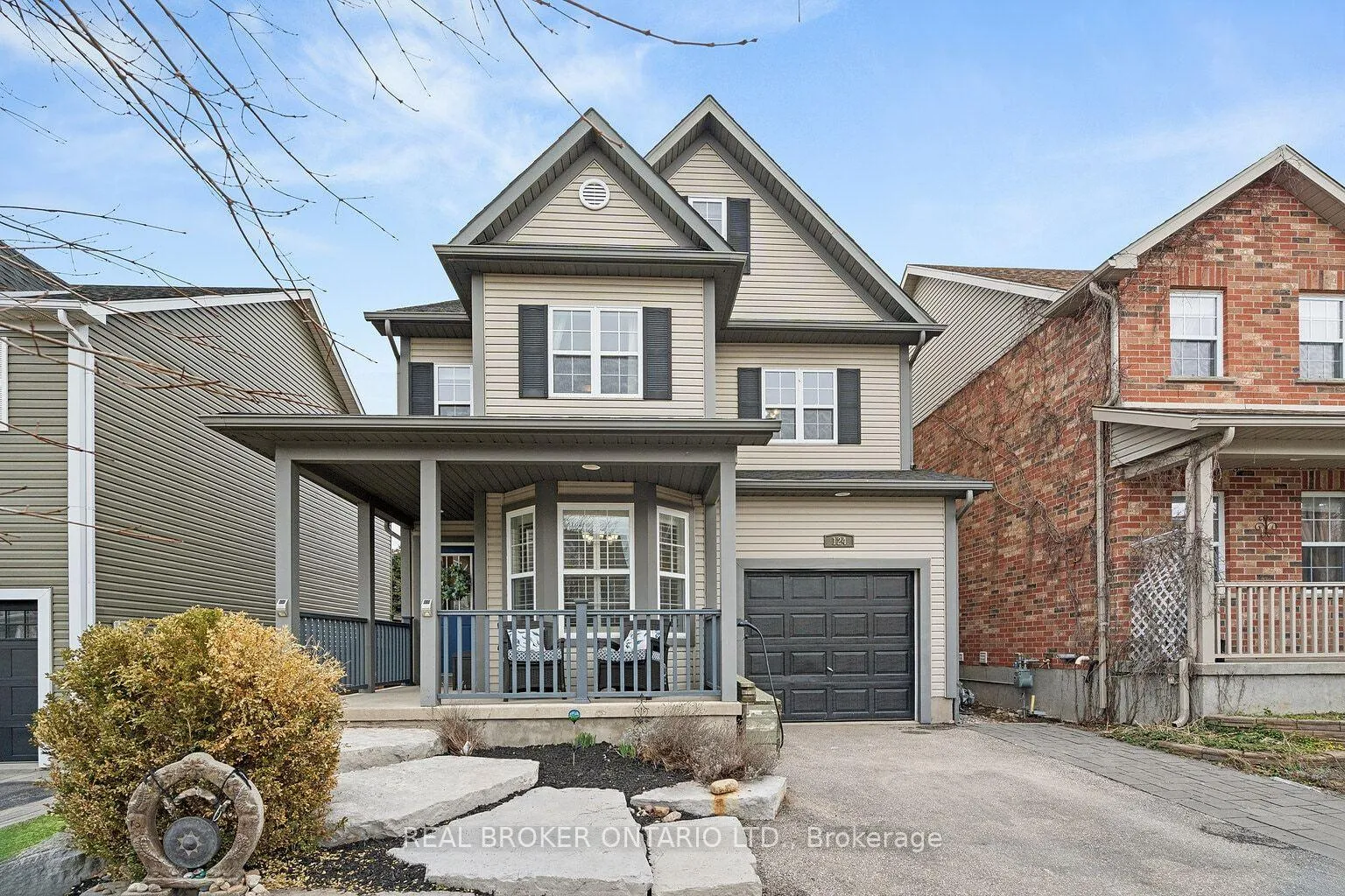 Front of 124 Ridge Top Crescent