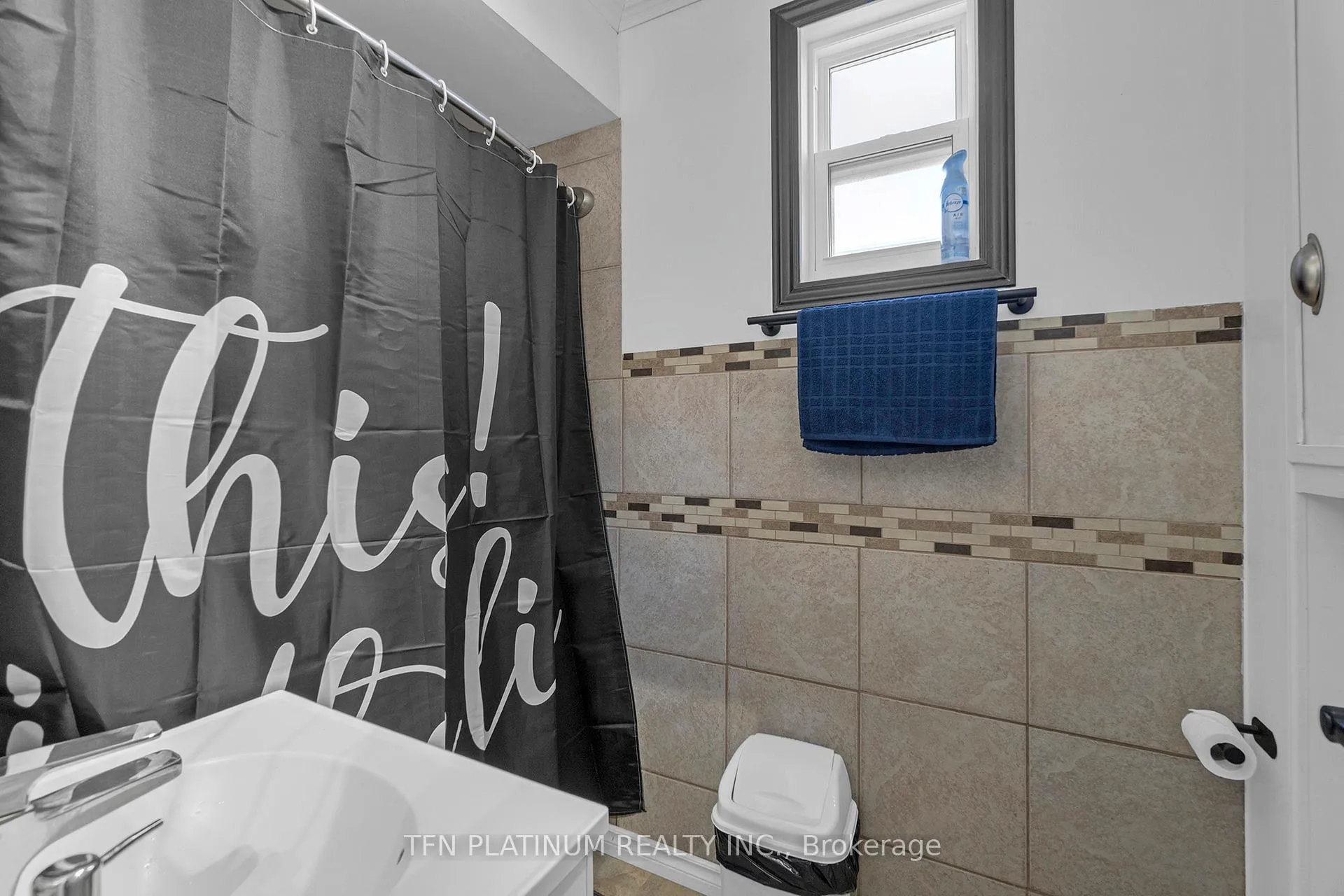 Photo 25 of 23 Rosewood Road, Hamilton, Normanhurst — HOMEH