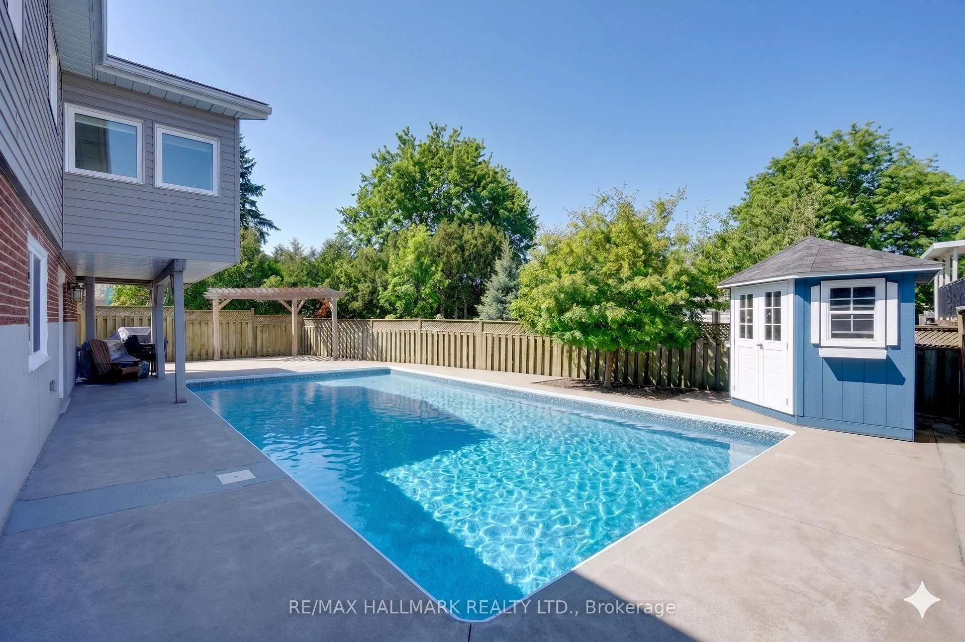 Photo 2 of 28 Jane Crescent, Barrie, Allandale Heights — HOMEH