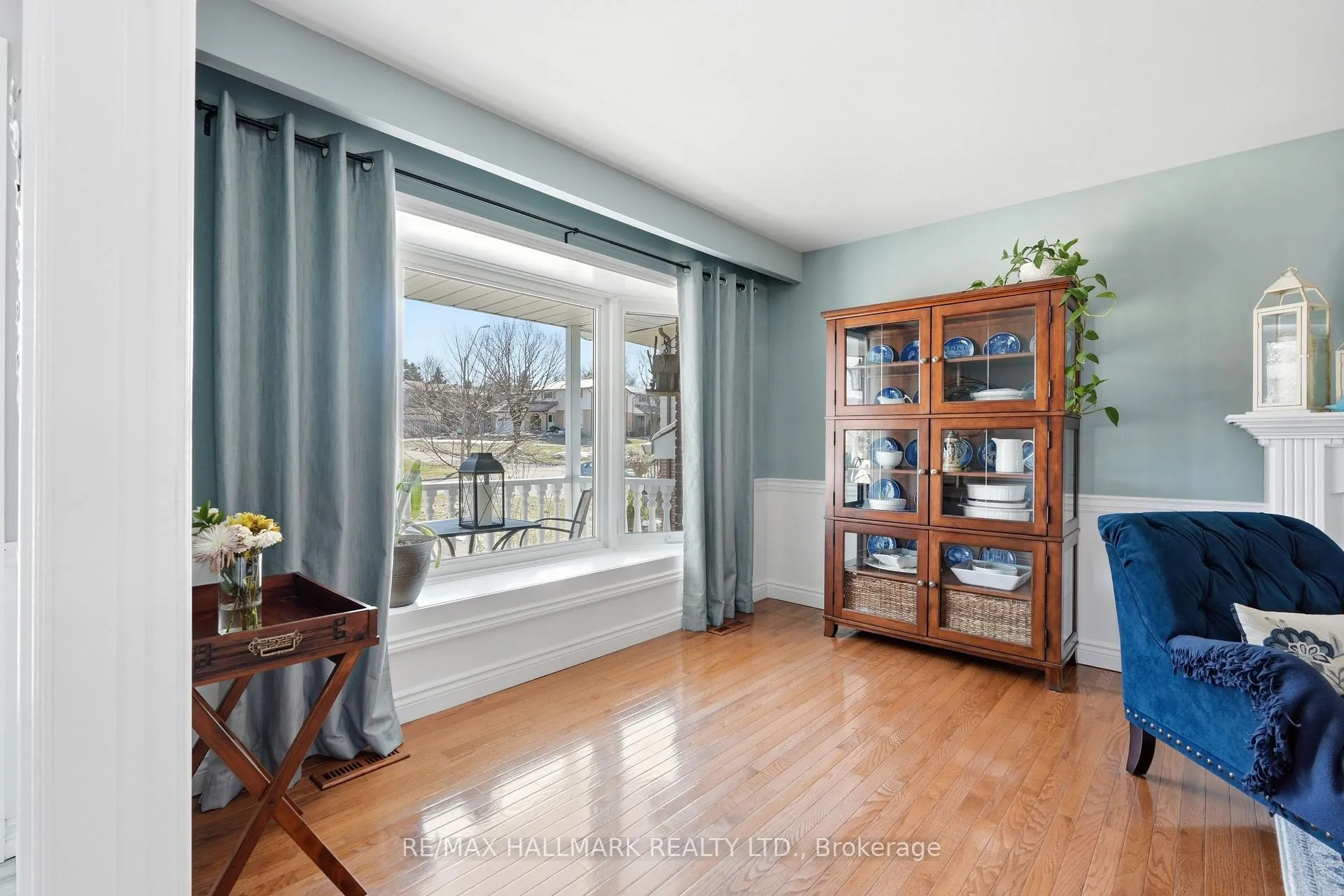 Photo 8 of 28 Jane Crescent, Barrie, Allandale Heights — HOMEH