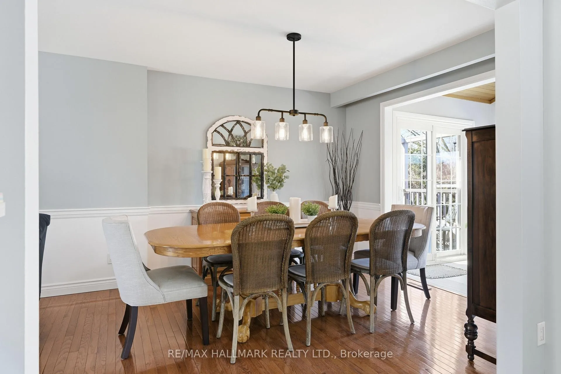 Photo 11 of 28 Jane Crescent, Barrie, Allandale Heights — HOMEH