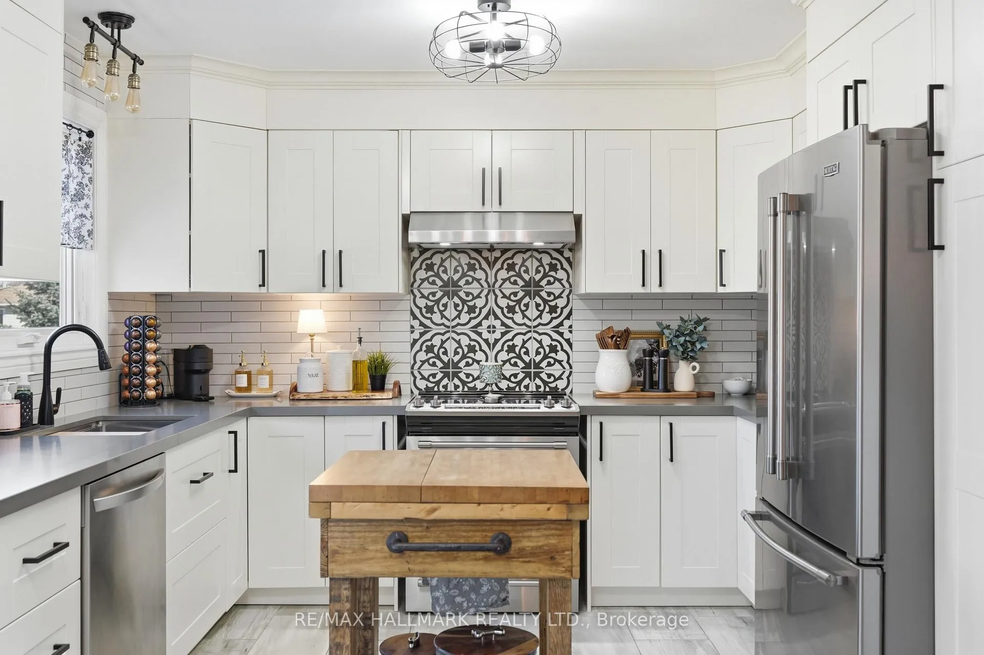 Photo 13 of 28 Jane Crescent, Barrie, Allandale Heights — HOMEH