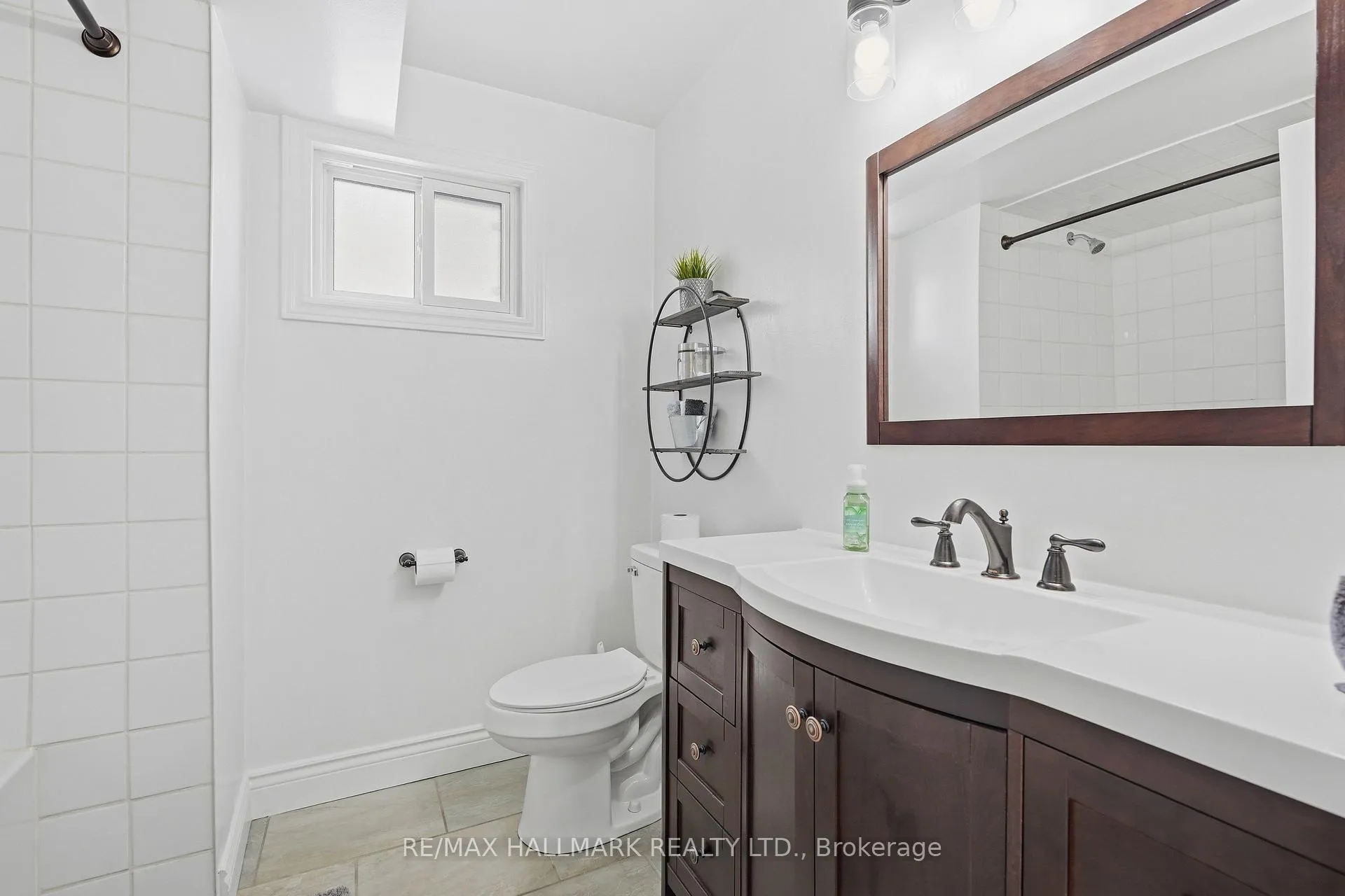 Photo 32 of 28 Jane Crescent, Barrie, Allandale Heights — HOMEH