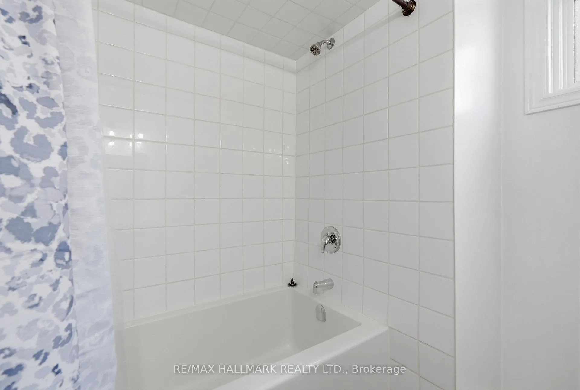 Photo 33 of 28 Jane Crescent, Barrie, Allandale Heights — HOMEH