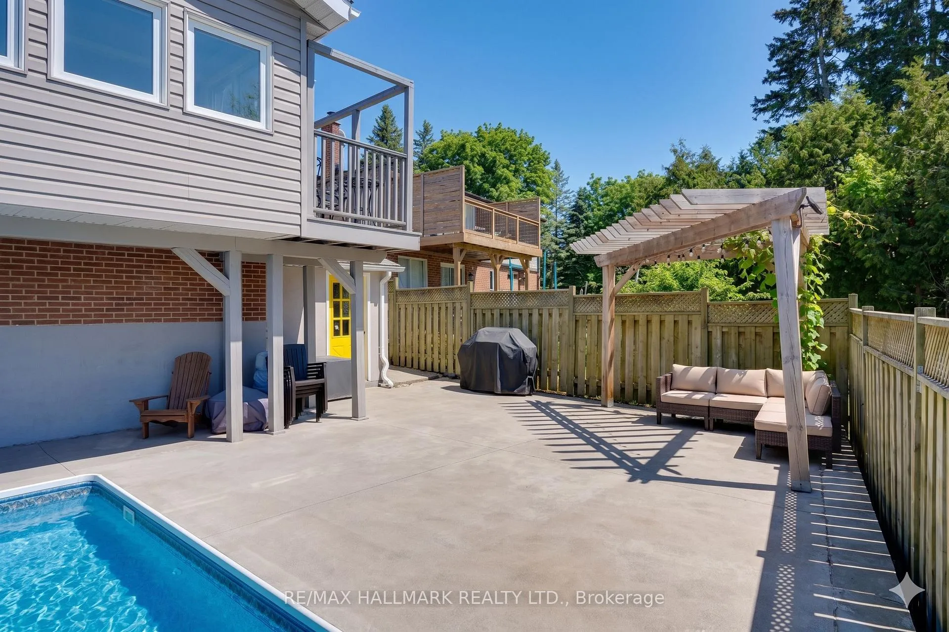 Photo 36 of 28 Jane Crescent, Barrie, Allandale Heights — HOMEH