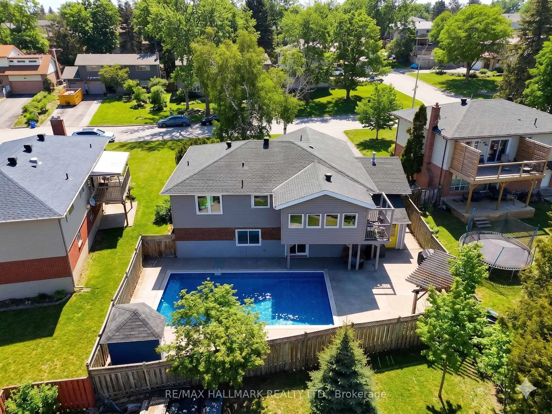 Photo 37 of 28 Jane Crescent, Barrie, Allandale Heights — HOMEH